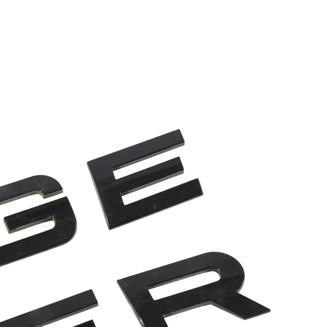 Motorhaube Vorne Schriftzug Logo für Land Rover Velar L560 mit Teilenummer LR147293 Land Rover Velar L560 Motorhaube Vorne Schriftzug Logo - SKU LR147293 - Teilenummer LR147293