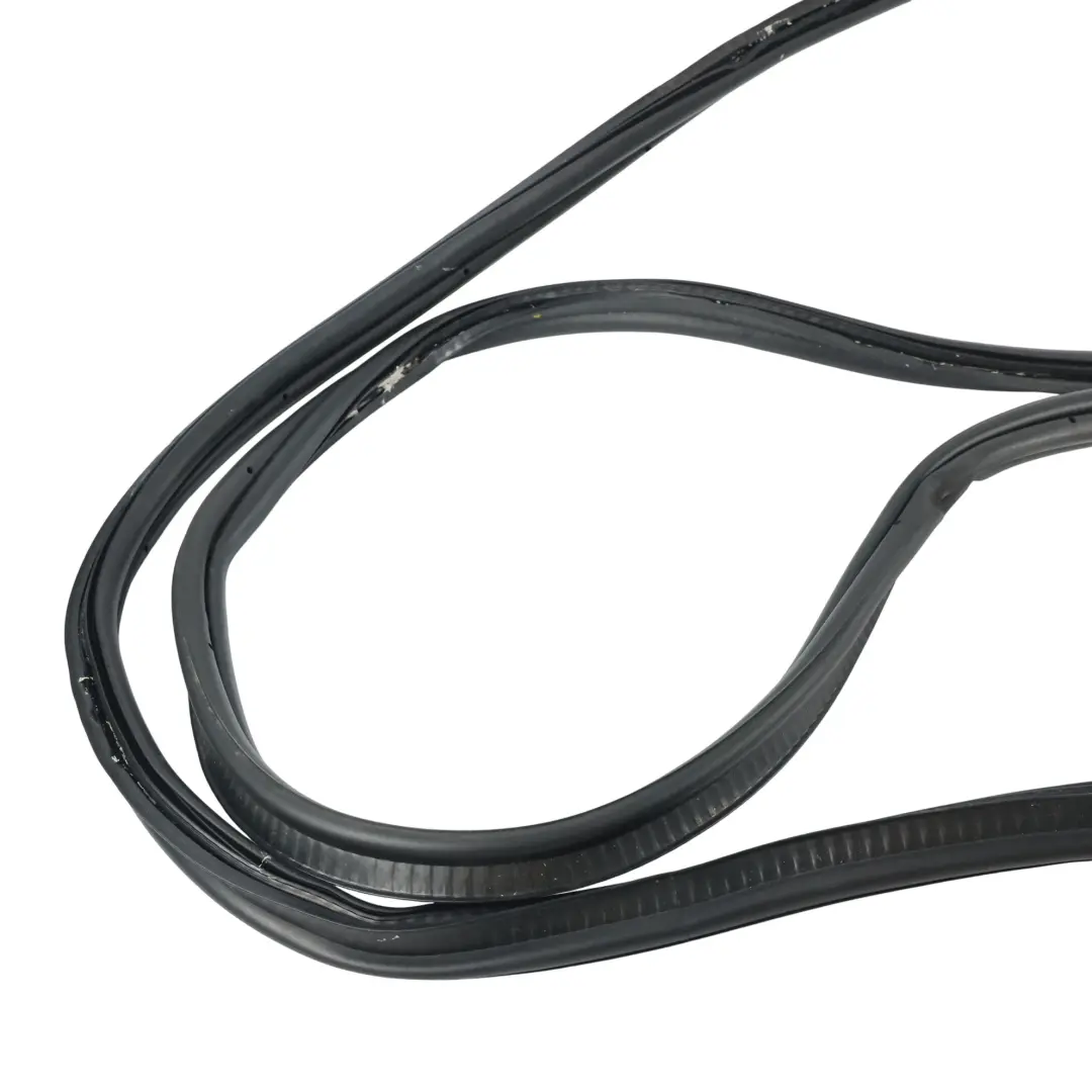 Guarnizione Gomma Bagagliaio per Land Rover Range Rover Sport L494 con numero di parte LR147404 Land Rover Range Rover Sport L494 Guarnizione Gomma Bagagliaio - SKU LR147404 - Numero di parte LR147404