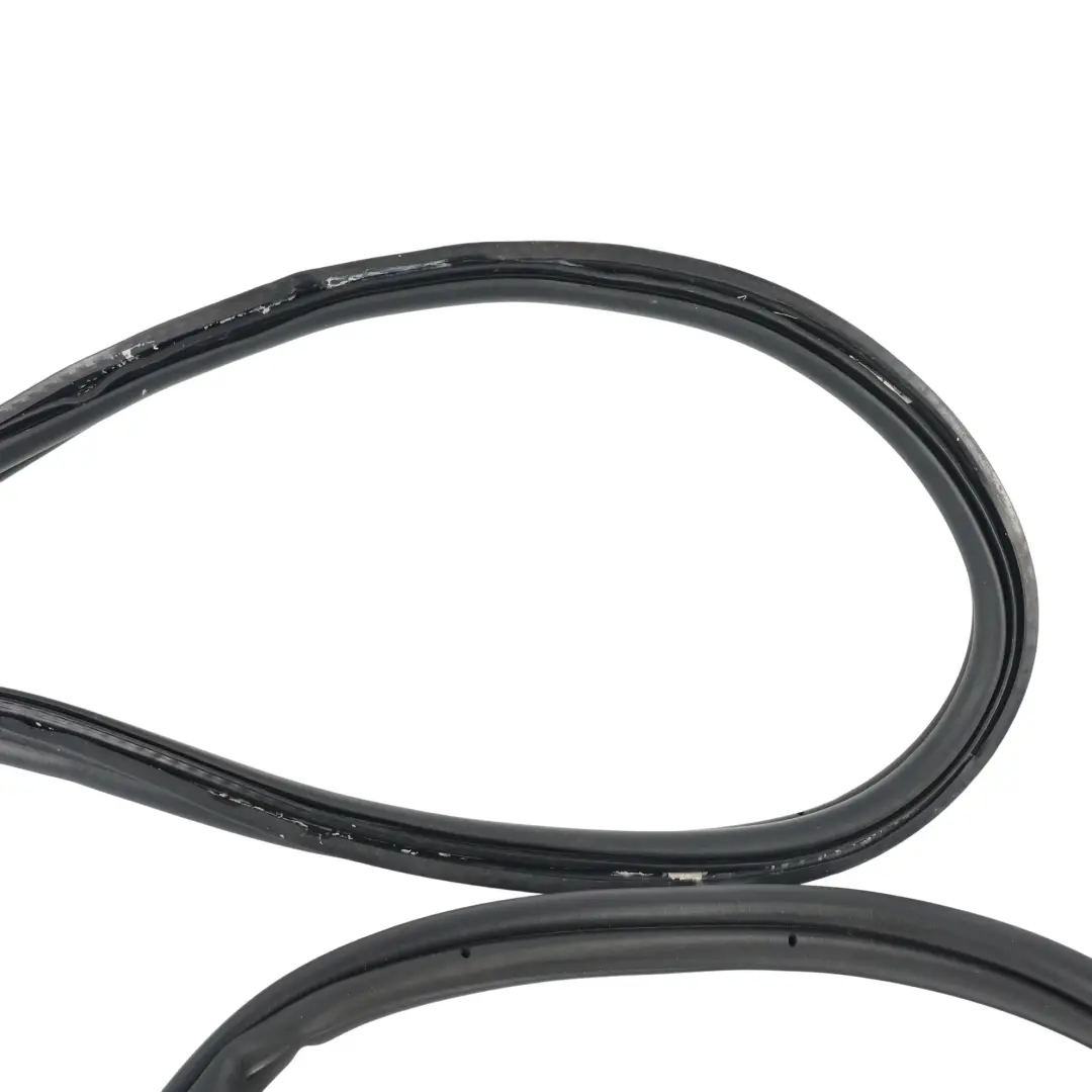 Uszczelka Pokrywy Bagażnika do Land Rover Range Rover Sport L494 o numerze LR147404 Land Rover Range Rover Sport L494 Uszczelka Pokrywy Bagażnika - SKU LR147404 - Numer Części LR147404