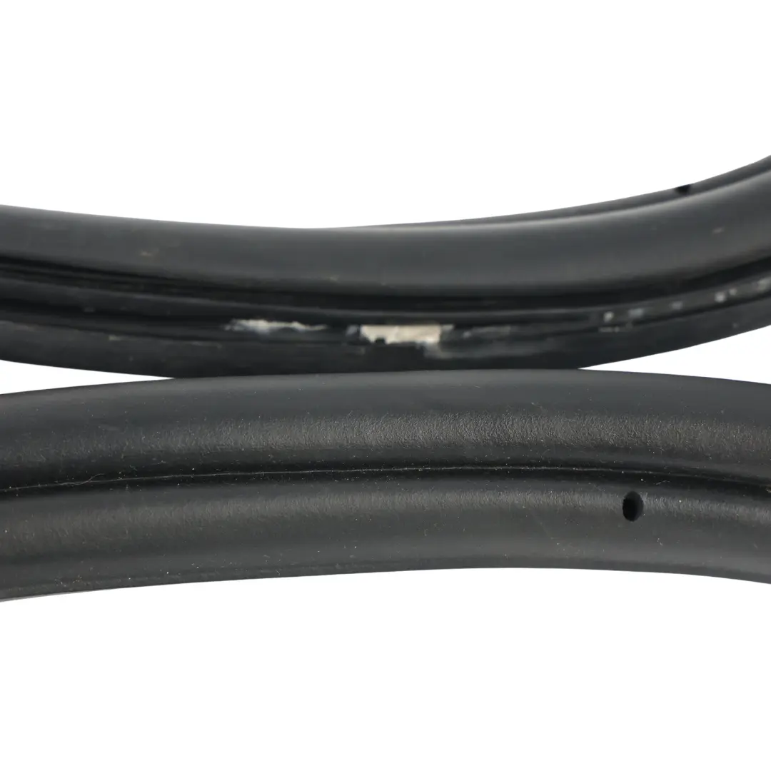 Joint Caoutchouc Coffre Hayon pour Land Rover Range Rover Sport L494 à propos du numéro de pièce LR147404 Land Rover Range Rover Sport L494 Joint Caoutchouc Coffre Hayon - SKU LR147404 - Numéro de pièce LR147404