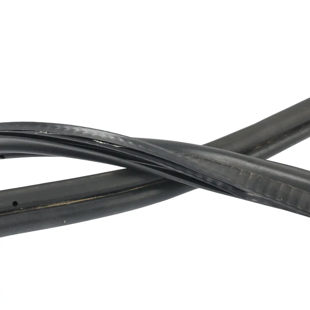 Guarnizione Gomma Bagagliaio per Land Rover Range Rover Sport L494 con numero di parte LR147404 Land Rover Range Rover Sport L494 Guarnizione Gomma Bagagliaio - SKU LR147404 - Numero di parte LR147404
