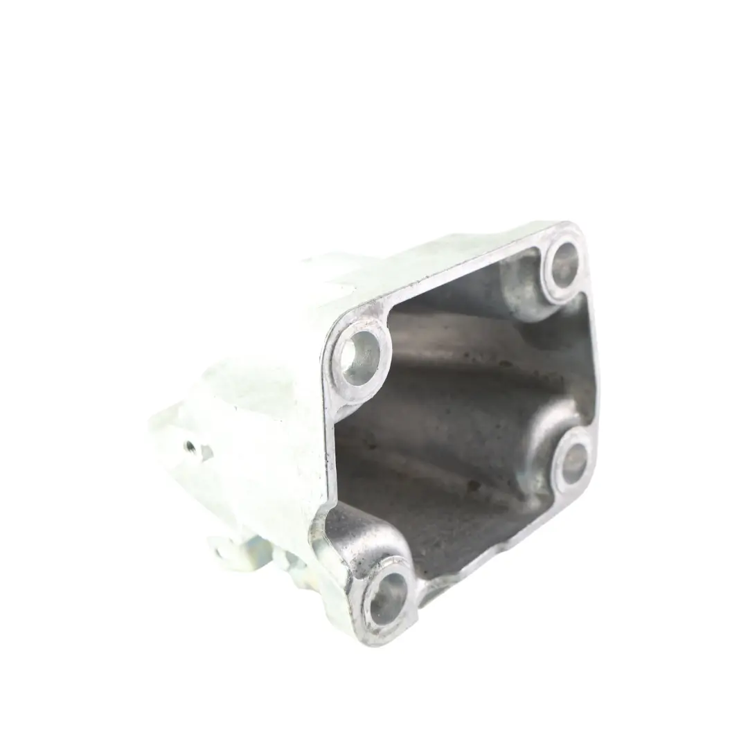 Land Rover Range Rover Sport L494 Engine Mounting Bracket Right O/S - SKU LR147913 - Part number LR147913