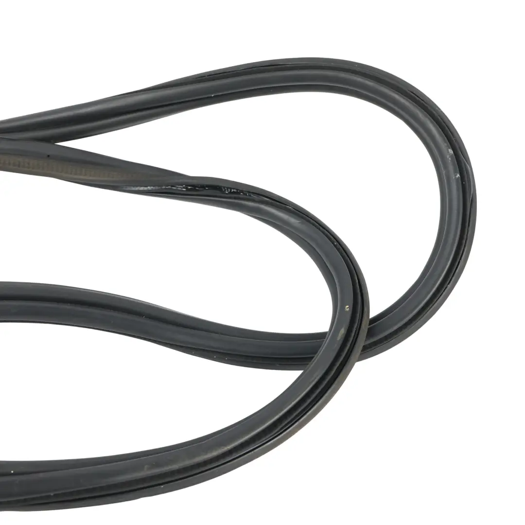 Seal Gasket Surround Rubber J8A2-43712-AD to Range Rover Velar L560 Rear Tailgate with Part number LR183635 Range Rover Velar L560 Rear Tailgate Seal Gasket Surround Rubber J8A2-43712-AD - SKU LR183635 - Part number LR183635