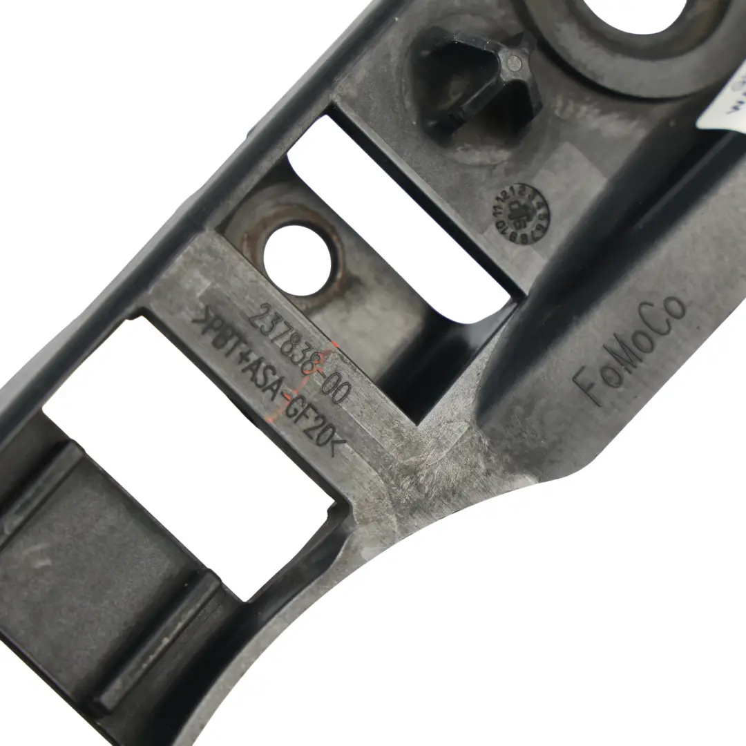 Supporto Staffa Faro Anteriore Destro XBU500070 per Range Rover Velar L560 con numero di parte XBU500060 Range Rover Velar L560 Supporto Staffa Faro Anteriore Destro XBU500070 - SKU XBU500060 - Numero di parte XBU500060
