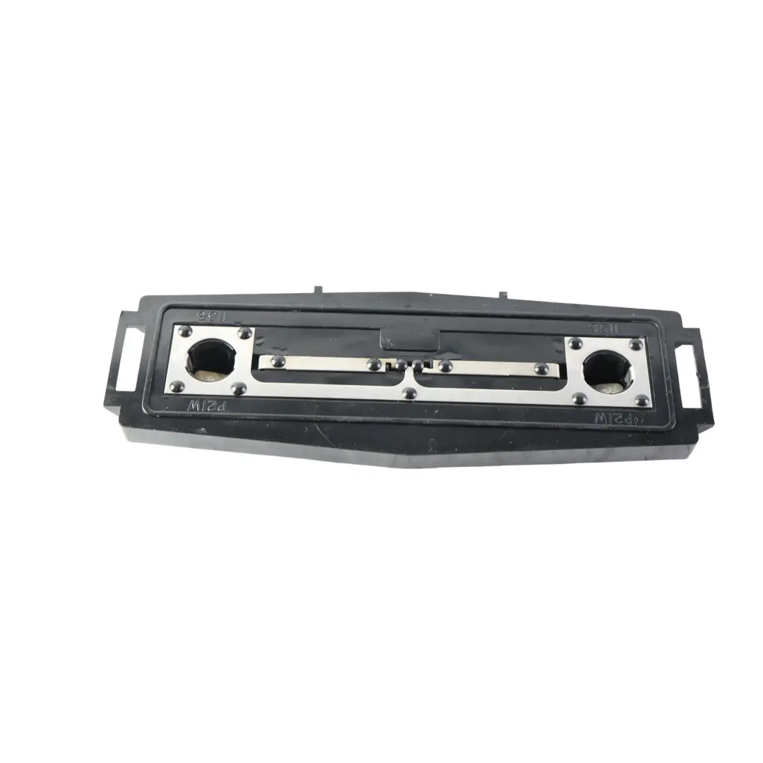 Land Rover Discovery L318 Soporte Lámpara Trasera Izq Der - SKU XFM100310 - Número de pieza XFM100310