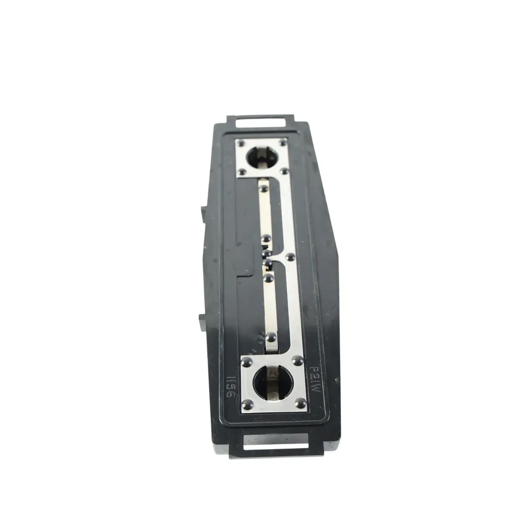 Support Ampoule Feu Arrière Gauche Droit pour Land Rover Discovery L318 à propos du numéro de pièce XFM100310 Land Rover Discovery L318 Support Ampoule Feu Arrière Gauche Droit - SKU XFM100310 - Numéro de pièce XFM100310