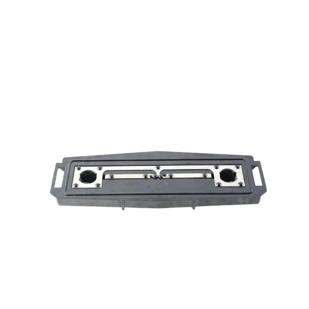Support Ampoule Feu Arrière Gauche Droit pour Land Rover Discovery L318 à propos du numéro de pièce XFM100310 Land Rover Discovery L318 Support Ampoule Feu Arrière Gauche Droit - SKU XFM100310 - Numéro de pièce XFM100310