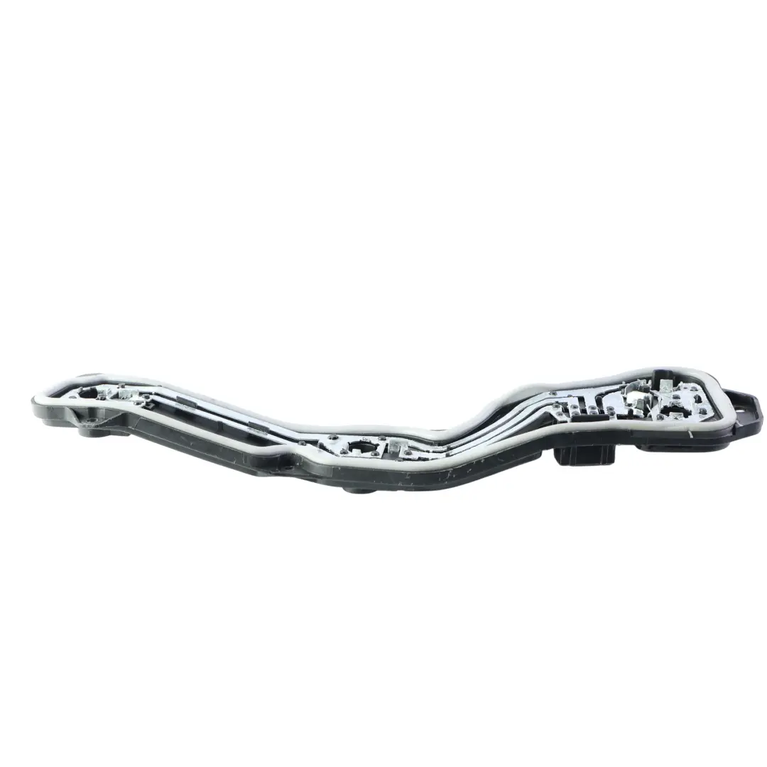Land Rover Discovery L318 Support Ampoule Feu Arrière Droit - SKU XFM100320 - Numéro de pièce XFM100320