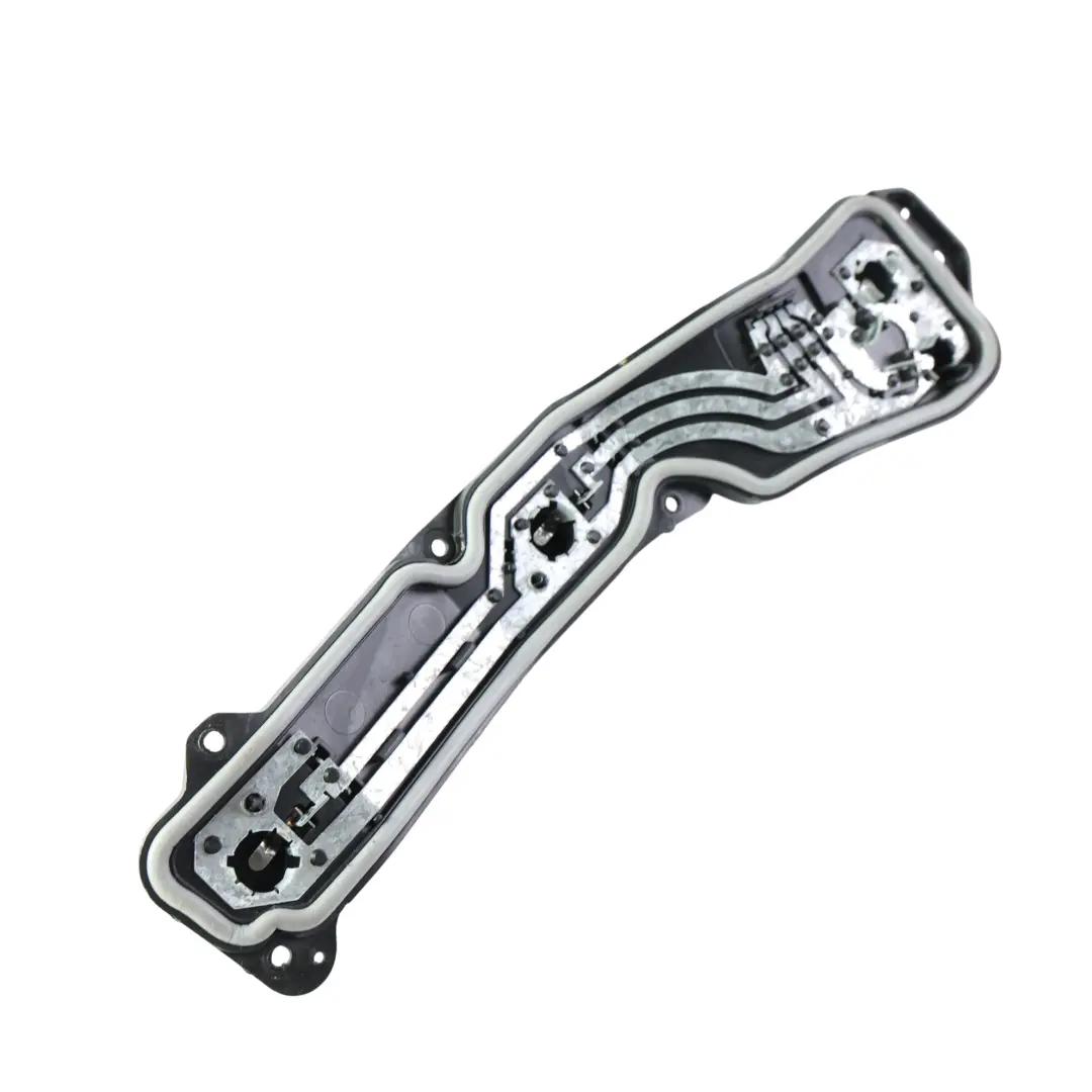 Heckleuchte Lampenhalter Abdeckung Links für Land Rover Discovery 2 L318 mit Teilenummer XFM100330 Land Rover Discovery 2 L318 Heckleuchte Lampenhalter Abdeckung Links - SKU XFM100330 - Teilenummer XFM100330