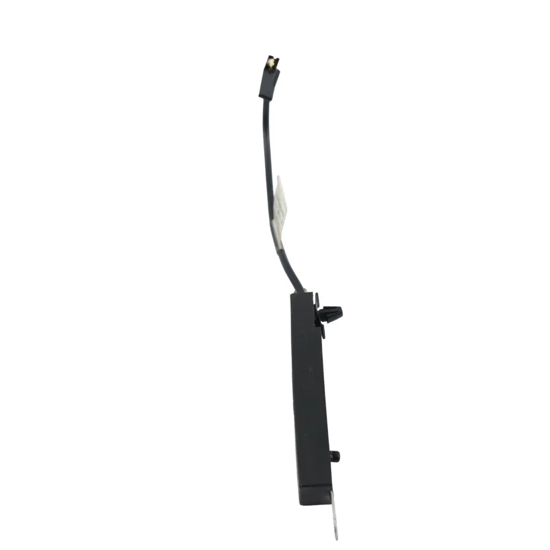 Antenna Amplifier Module ECU to Land Rover Discovery 3 L319 Tailgate with Part number XUE000020D Land Rover Discovery 3 L319 Tailgate Antenna Amplifier Module ECU - SKU XUE000020D - Part number XUE000020D