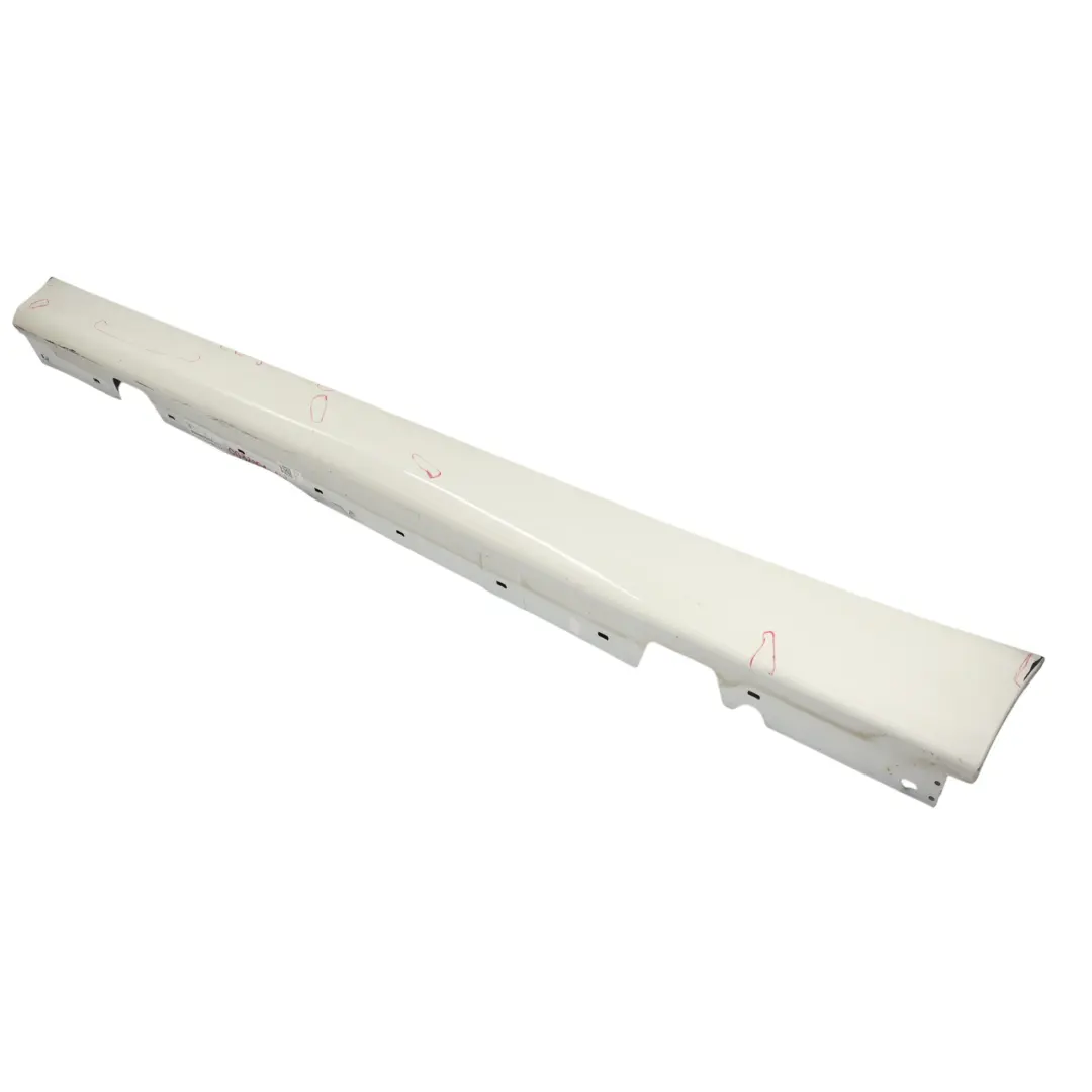 Batticalcagno Modanatura Laterale Sinistra Bianco Alpino per BMW 3 Series E90 E91 con numero di parte 0032951 BMW 3 Series E90 E91 Batticalcagno Modanatura Laterale Sinistra Bianco Alpino - SKU 0032951-AW - Numero di parte 0032951