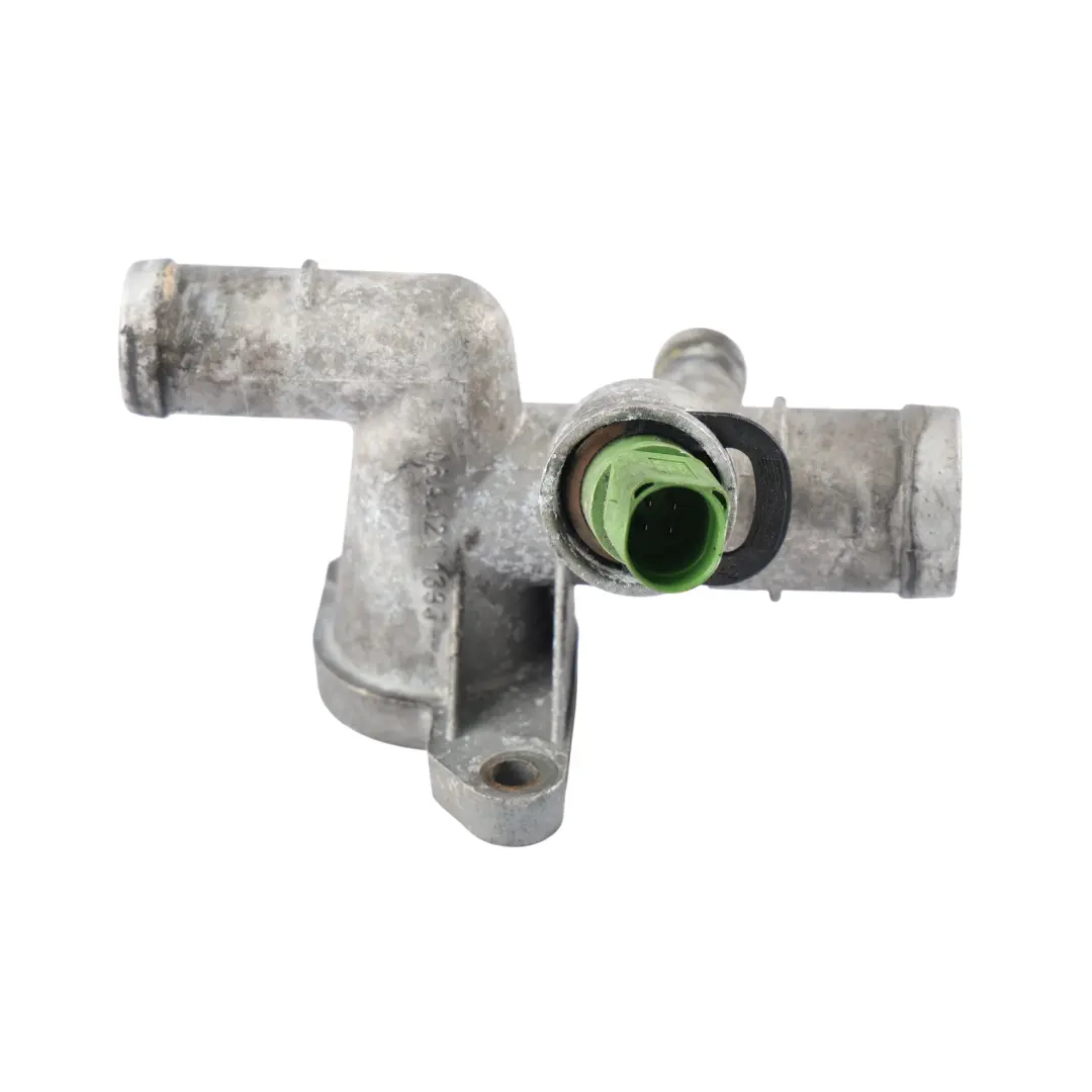 Audi TT Mk1 Flangia Liquido Refrigerante Motore 1.8T Benzina - SKU 06A121133J - Numero di parte 06A121133J