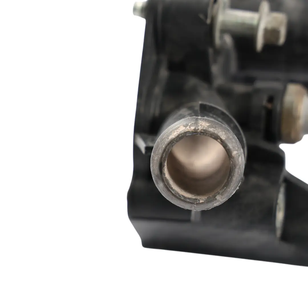 Carcasa Termostato Gasolina 7M5G-8K556-AC para Ford Fiesta MK7 Focus B-Max con número de pieza 1531004 Ford Fiesta MK7 Focus B-Max Carcasa Termostato Gasolina 7M5G-8K556-AC - SKU 1531004 - Número de pieza 1531004