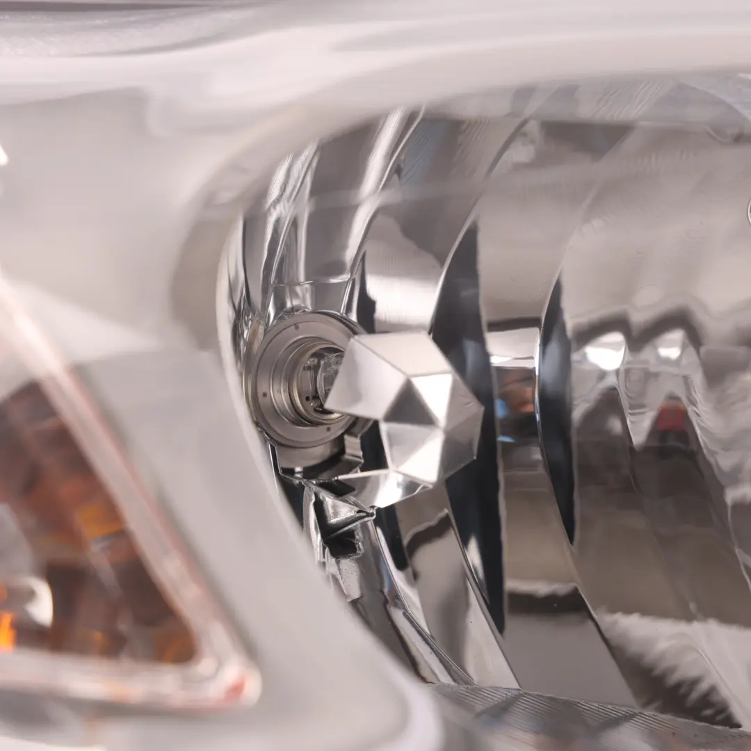 Mk3 Headlight Headlamp Front Right O/S Driver's Side BS71-13W029-BB to Ford Mondeo with Part number 1716623 Ford Mondeo Mk3 Headlight Headlamp Front Right O/S Driver's Side BS71-13W029-BB - SKU 1716623 - Part number 1716623