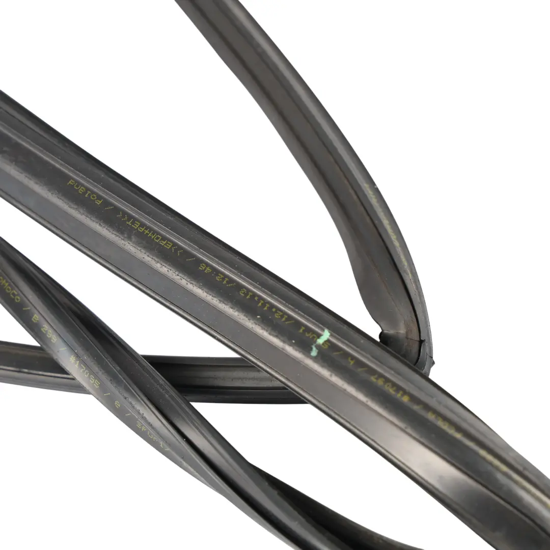 Joint Vitre Porte Avant Gauche 8A61-B21511-AL pour Ford Fiesta MK7 à propos du numéro de pièce 1761854 Ford Fiesta MK7 Joint Vitre Porte Avant Gauche 8A61-B21511-AL - SKU 1761854 - Numéro de pièce 1761854