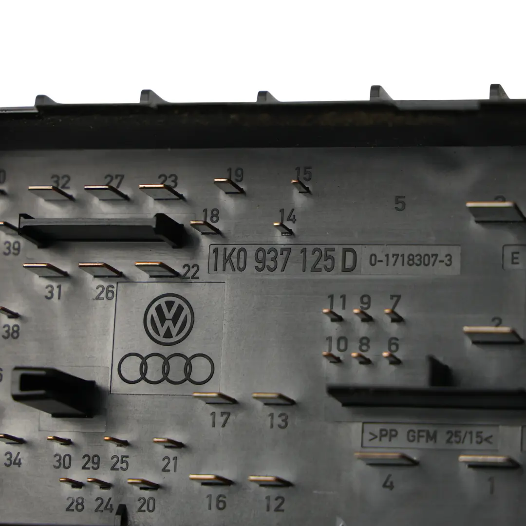 MK3 Sicherungskasten Gehäuse Blende für Audi A3 8P VW Scirocco mit Teilenummer 1K0937629A Audi A3 8P VW Scirocco MK3 Sicherungskasten Gehäuse Blende - SKU 1K0937629A - Teilenummer 1K0937629A