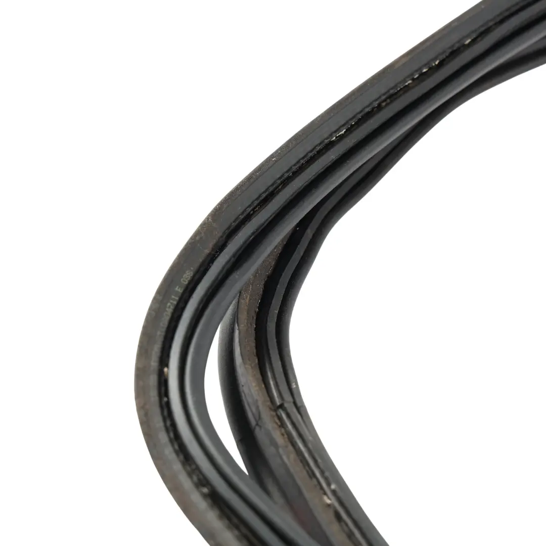 MK3 Heckklappe Dichtung Gummi für Volkswagen Scirocco mit Teilenummer 1K8827705B Volkswagen Scirocco MK3 Heckklappe Dichtung Gummi - SKU 1K8827705B - Teilenummer 1K8827705B