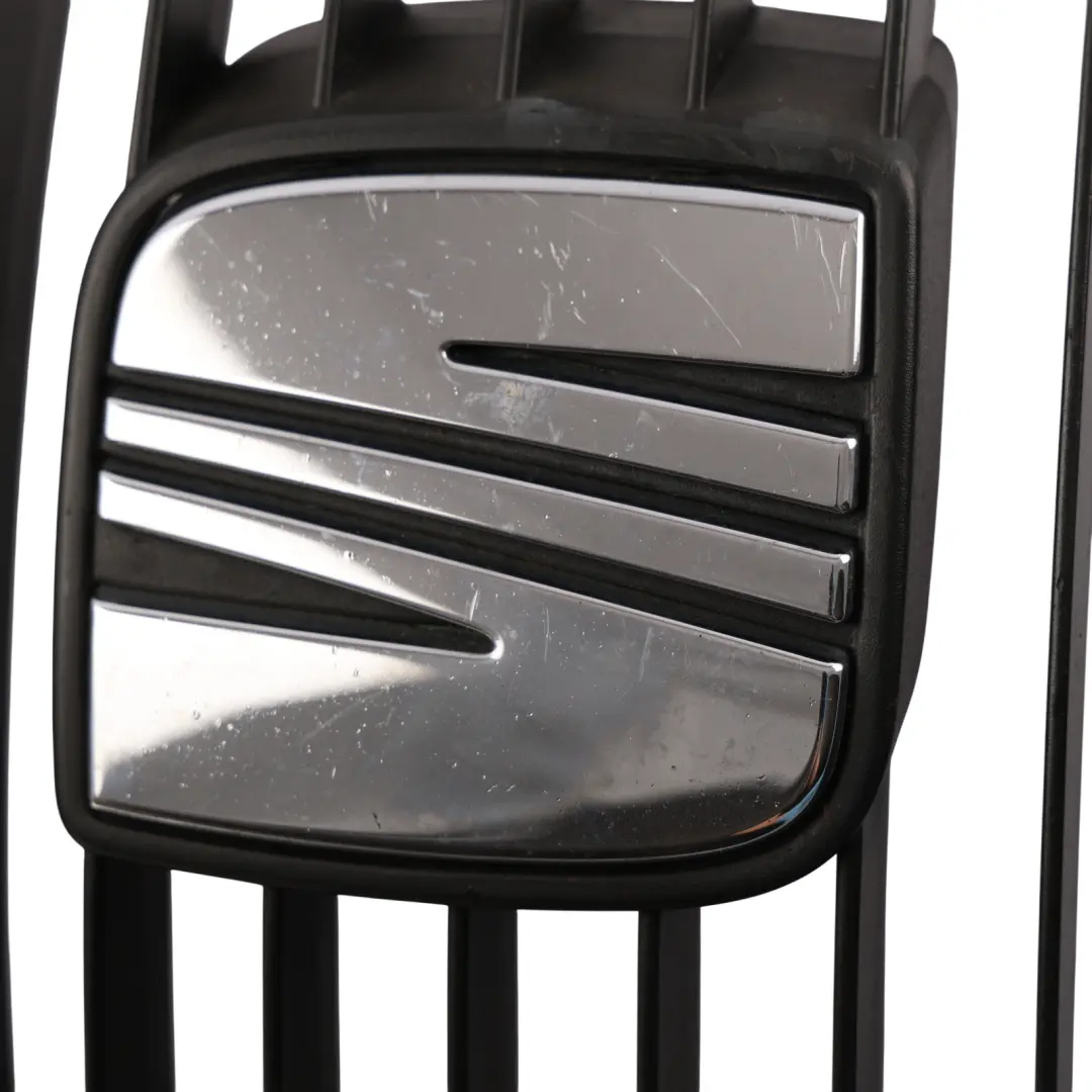 Mk2 Front Bumper Upper Centre Grille Cover Panel to Seat Leon FR with Part number 1P0853651C Seat Leon FR Mk2 Front Bumper Upper Centre Grille Cover Panel - SKU 1P0853651C - Part number 1P0853651C