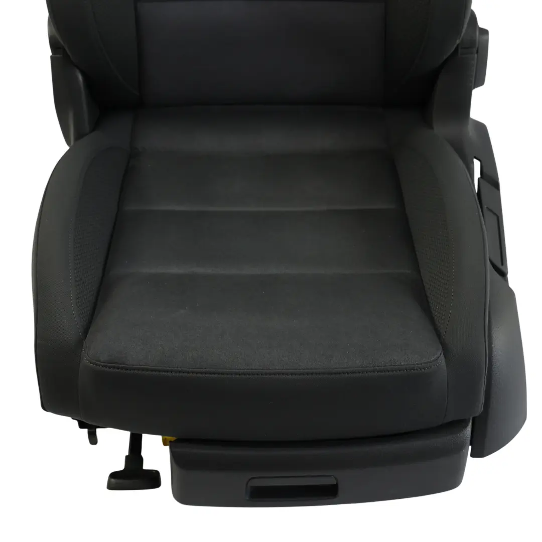 Siège Avant Gauche Tissu Anthracite Chauffant pour Volkswagen Touran 1T à propos du numéro de pièce 1T0881805RC Volkswagen Touran 1T Siège Avant Gauche Tissu Anthracite Chauffant - SKU 1T0881805RC-1 - Numéro de pièce 1T0881805RC