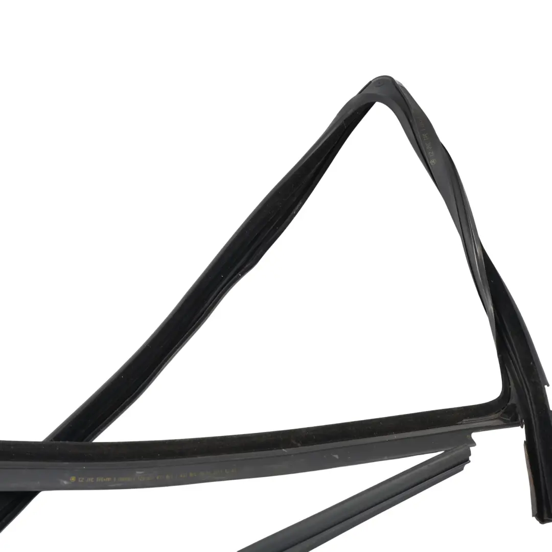 Skoda Octavia Mk2 Front Door Window Seal Gasket Guide Right O/S - SKU 1Z0837432B - Part number 1Z0837432B