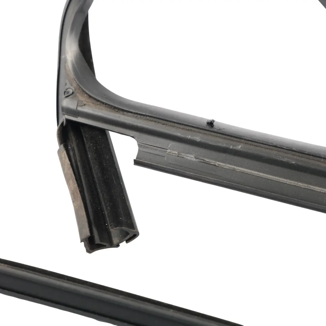 MK2 Guarnizione Guida Vetro Porta Anteriore Destra per Skoda Octavia con numero di parte 1Z0837432B Skoda Octavia MK2 Guarnizione Guida Vetro Porta Anteriore Destra - SKU 1Z0837432B - Numero di parte 1Z0837432B