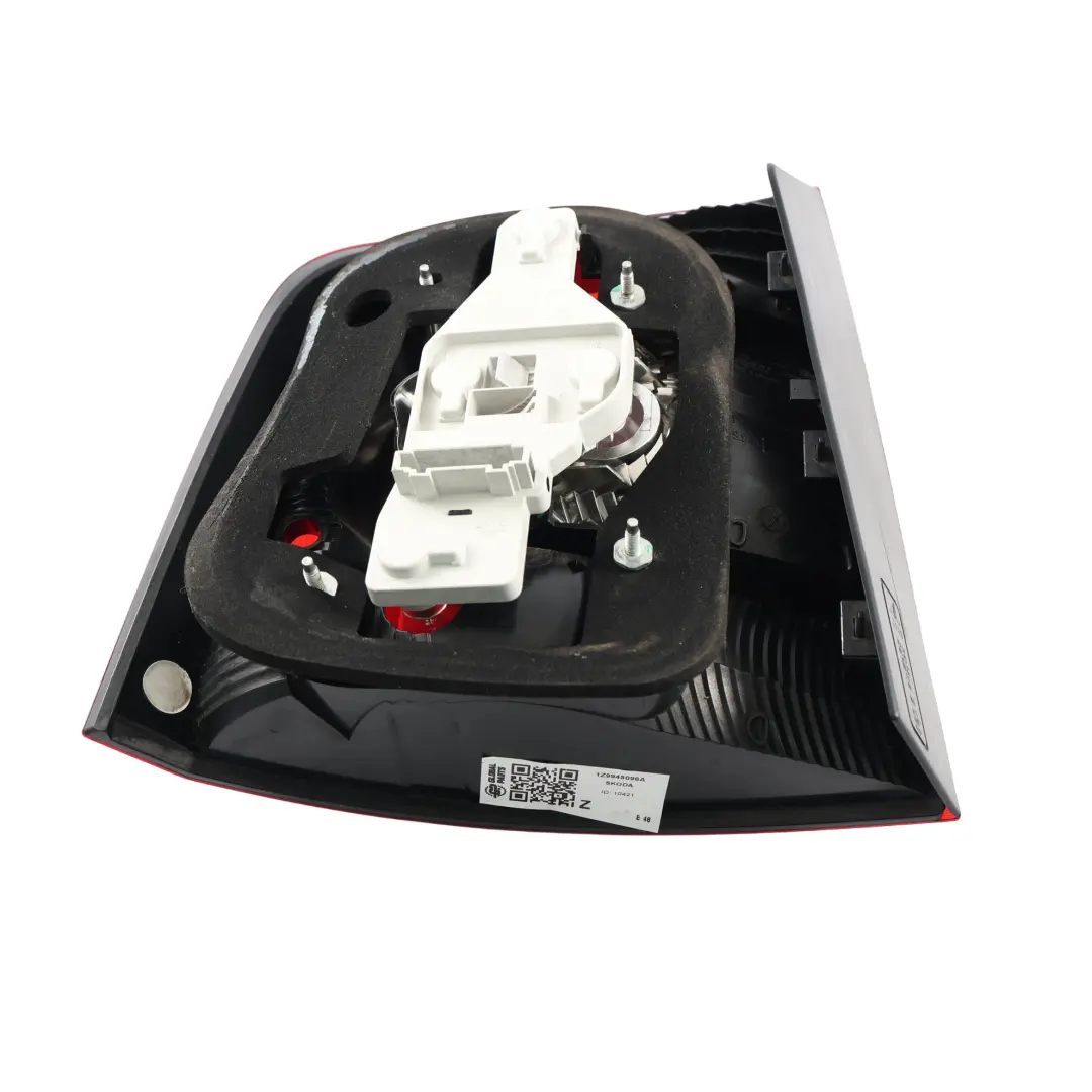 Skoda Octavia MK2 Luz Trasera Panel Lateral Derecho - SKU 1Z9945096A - Número de pieza 1Z9945096A