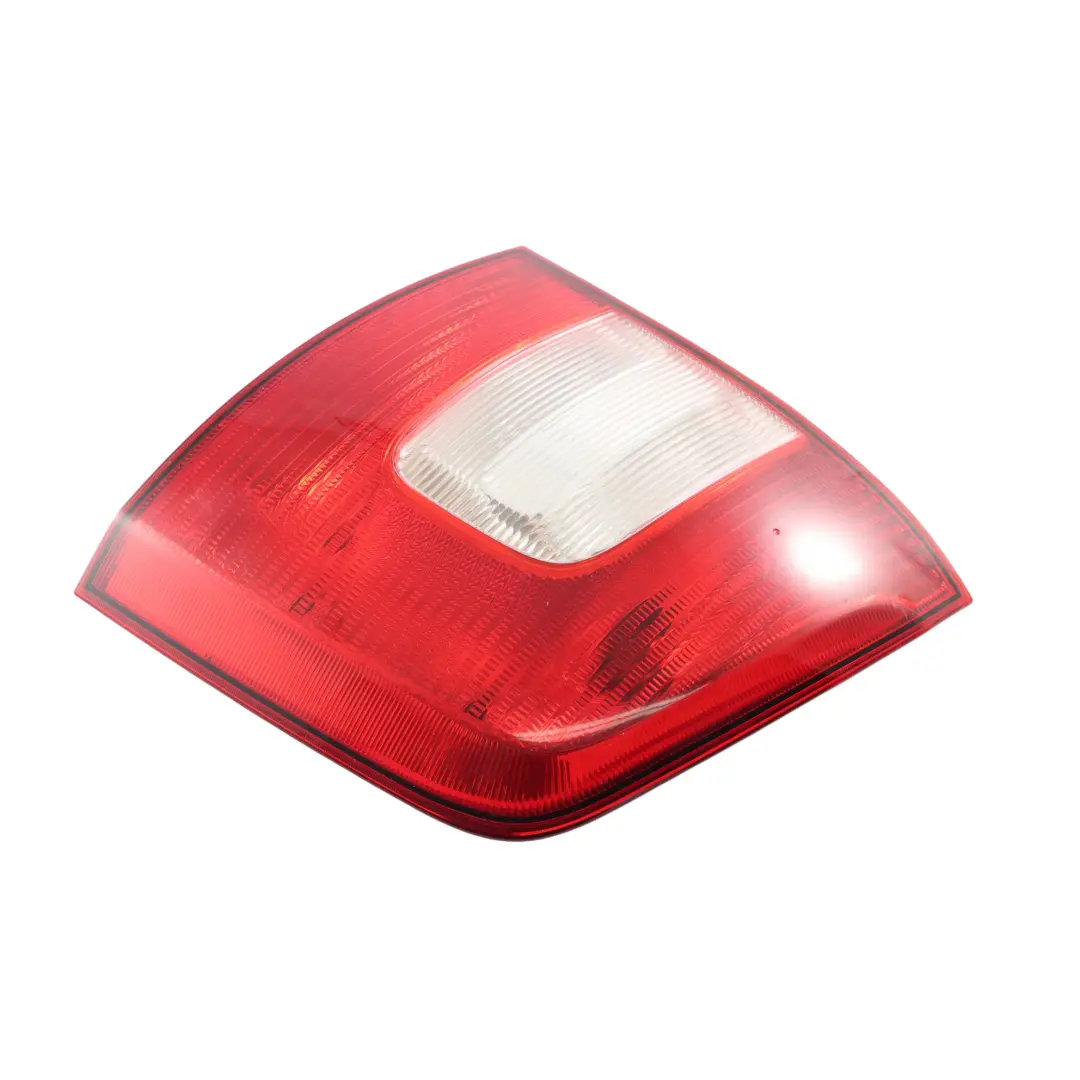 Mk2 Prawa Tylna Lampa Zewnętrzna do Skoda Octavia o numerze 1Z9945096A Skoda Octavia Mk2 Prawa Tylna Lampa Zewnętrzna - SKU 1Z9945096A - Numer Części 1Z9945096A