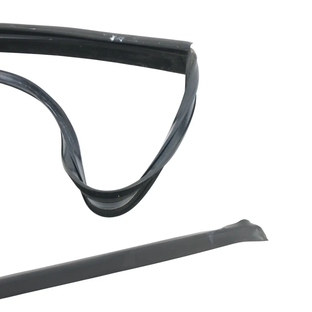 Mk2 Window Glass Run Channel Front Right O/S DT11-V21510-AM to Ford Transit Connect with Part number 2472106 Ford Transit Connect Mk2 Window Glass Run Channel Front Right O/S DT11-V21510-AM - SKU 2472106 - Part number 2472106