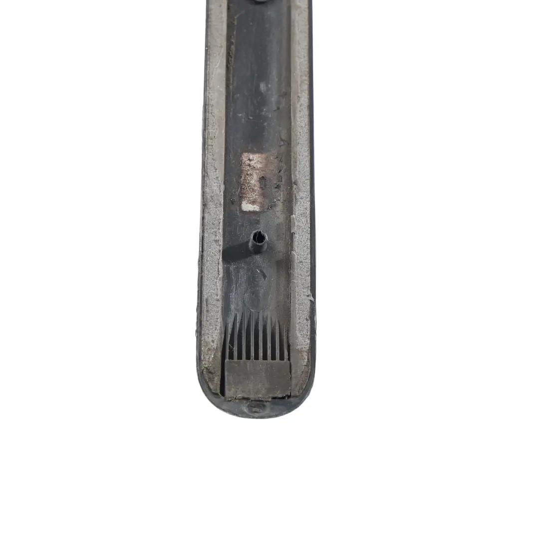 2K Moldura Puerta Delantera Derecha para Volkswagen Caddy con número de pieza 2K0853516C Volkswagen Caddy 2K Moldura Puerta Delantera Derecha - SKU 2K0853516C - Número de pieza 2K0853516C