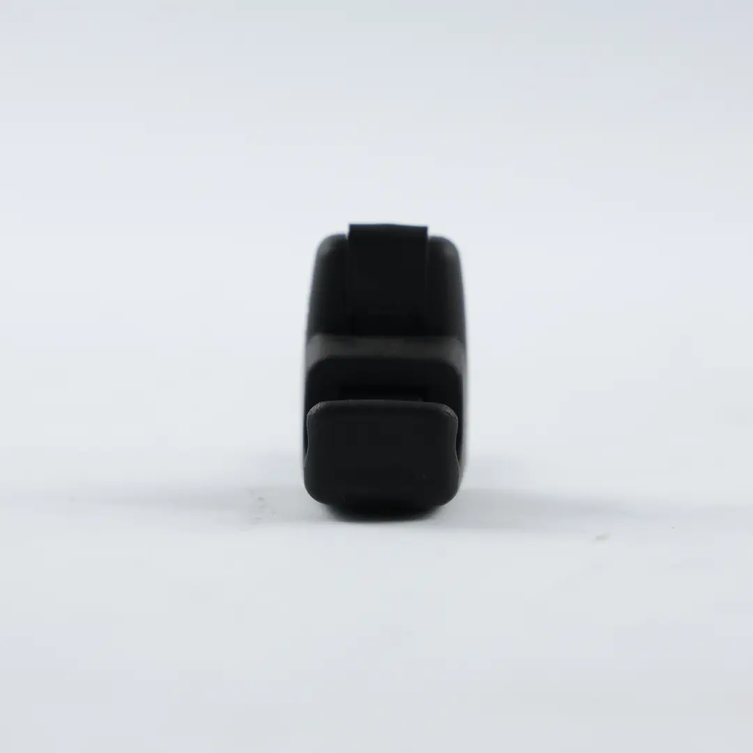 Supporto Clip Parasole Nero per BMW X3 E83 con numero di parte 3412922 BMW X3 E83 Supporto Clip Parasole Nero - SKU 3412922 - Numero di parte 3412922