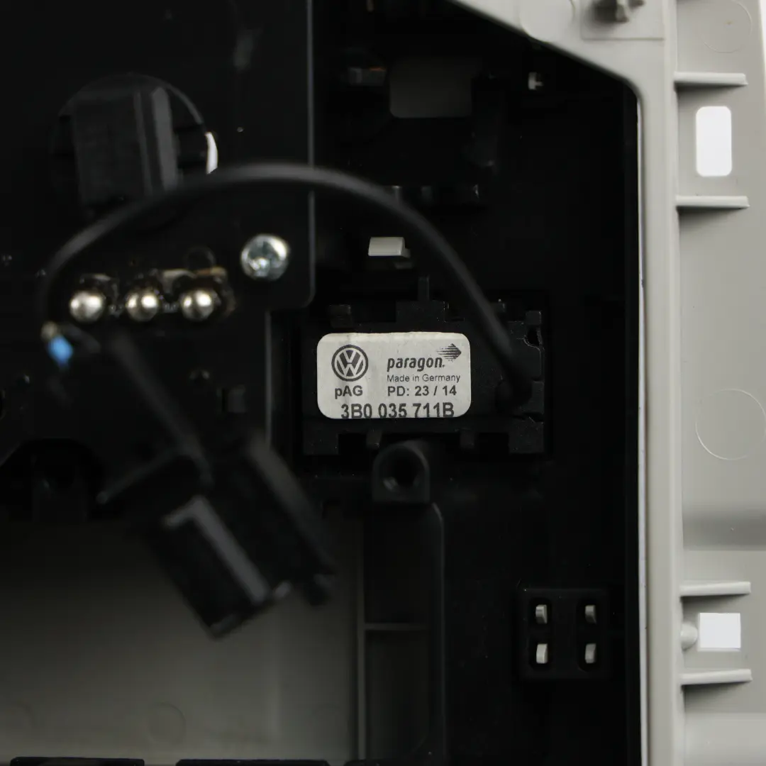 Luce Plafoniera Interna Lettura Pannello per Seat Volkswagen Golf Mk7 con numero di parte 3B0035711B Seat Volkswagen Golf Mk7 Luce Plafoniera Interna Lettura Pannello - SKU 3B0035711B-1 - Numero di parte 3B0035711B