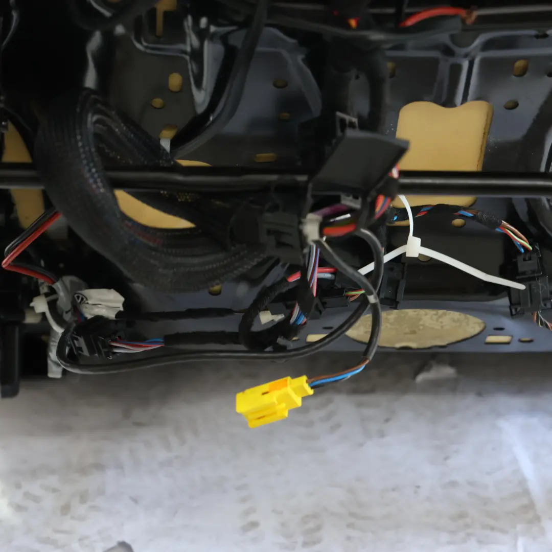 Sedile Anteriore Riscaldato Destro Interno Pelle Nera per Volkswagen Passat CC con numero di parte 3C8881806JM Volkswagen Passat CC Sedile Anteriore Riscaldato Destro Interno Pelle Nera - SKU 3C8881806JM-1 - Numero di parte 3C8881806JM