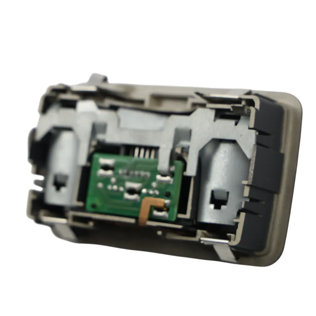 Lampka Podsufitki Tylna Oświetlenie Wnętrza Czarna do Audi A4 B7 o numerze 4B9947123 Audi A4 B7 Lampka Podsufitki Tylna Oświetlenie Wnętrza Czarna - SKU 4B9947123-1 - Numer Części 4B9947123