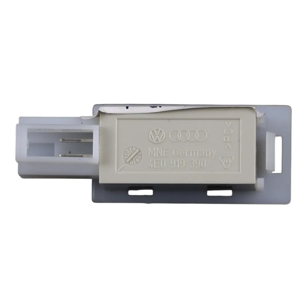 Lampka Schowka Drzwi Przedni Tylny Lewy Prawy do Audi RS Q3 8U o numerze 4E0919390 Audi RS Q3 8U Lampka Schowka Drzwi Przedni Tylny Lewy Prawy - SKU 4E0919390 - Numer Części 4E0919390