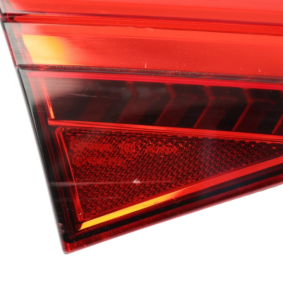 Wewnętrzna Lewa Tylna Lampa LED do Audi A8 D4 4H o numerze 4H0945093K Audi A8 D4 4H Wewnętrzna Lewa Tylna Lampa LED - SKU 4H0945093K - Numer Części 4H0945093K