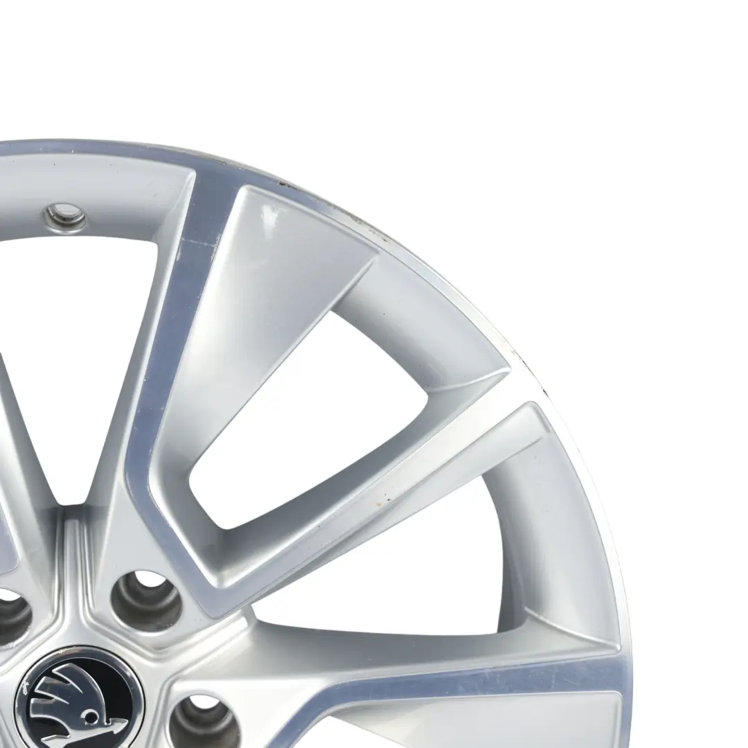 Skoda Karoq NU7 Cerchione Lega Argento 18" 7J ET:45 5x112 - SKU 57A601025D-1 - Numero di parte 57A601025D