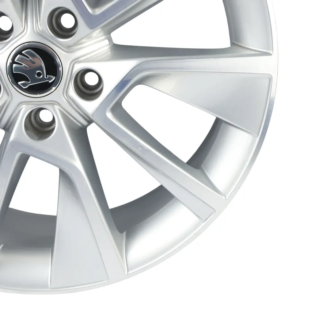 Cerchione Lega Argento 18" 7J ET:45 5x112 per Skoda Karoq NU7 con numero di parte 57A601025D Skoda Karoq NU7 Cerchione Lega Argento 18" 7J ET:45 5x112 - SKU 57A601025D-1 - Numero di parte 57A601025D