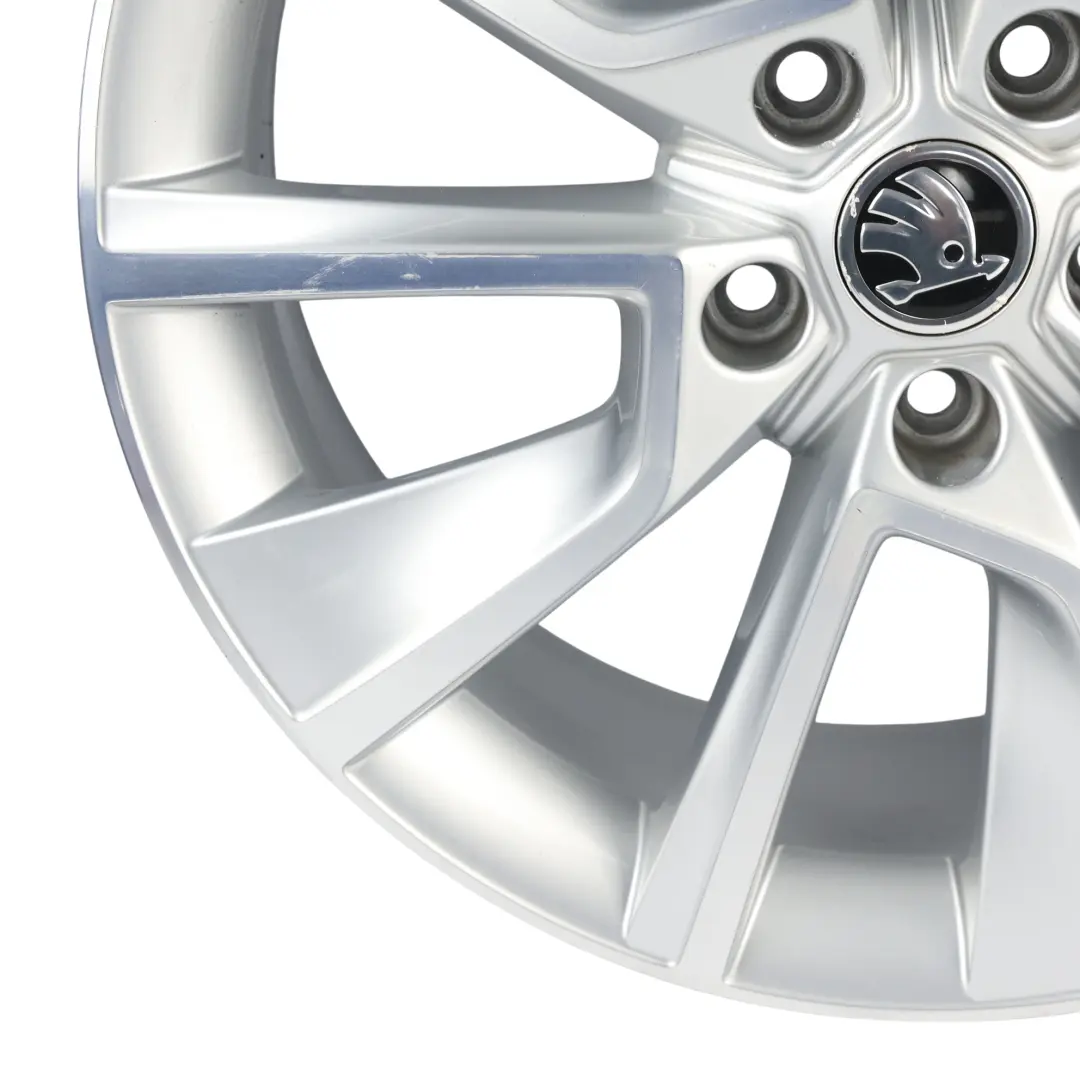 Cerchione Lega Argento 18" 7J ET:45 5x112 per Skoda Karoq NU7 con numero di parte 57A601025D Skoda Karoq NU7 Cerchione Lega Argento 18" 7J ET:45 5x112 - SKU 57A601025D-1 - Numero di parte 57A601025D