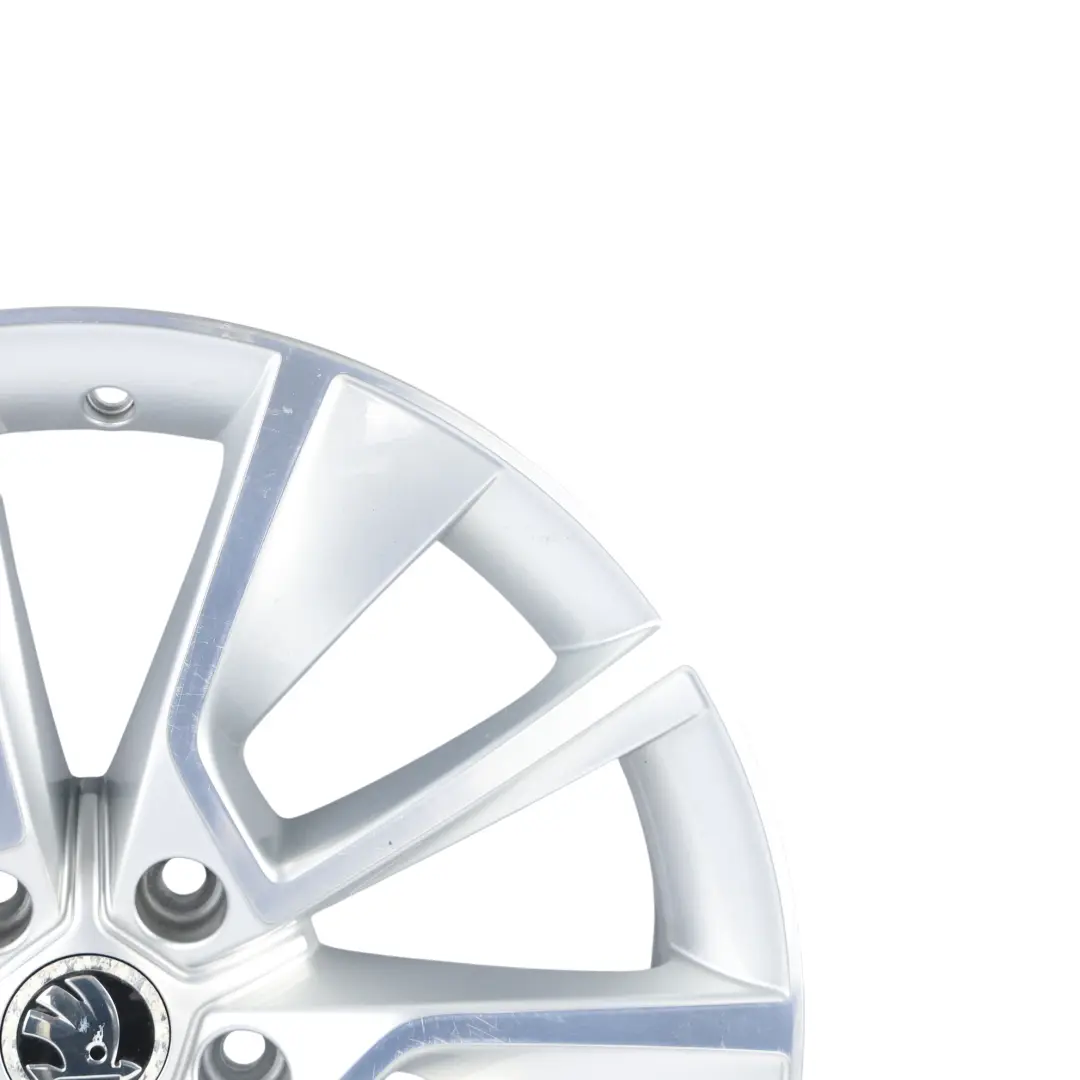 Jante Alliage Argent 18" 7J ET:45 5x112 pour Skoda Karoq NU7 à propos du numéro de pièce 57A601025D Skoda Karoq NU7 Jante Alliage Argent 18" 7J ET:45 5x112 - SKU 57A601025D-2 - Numéro de pièce 57A601025D