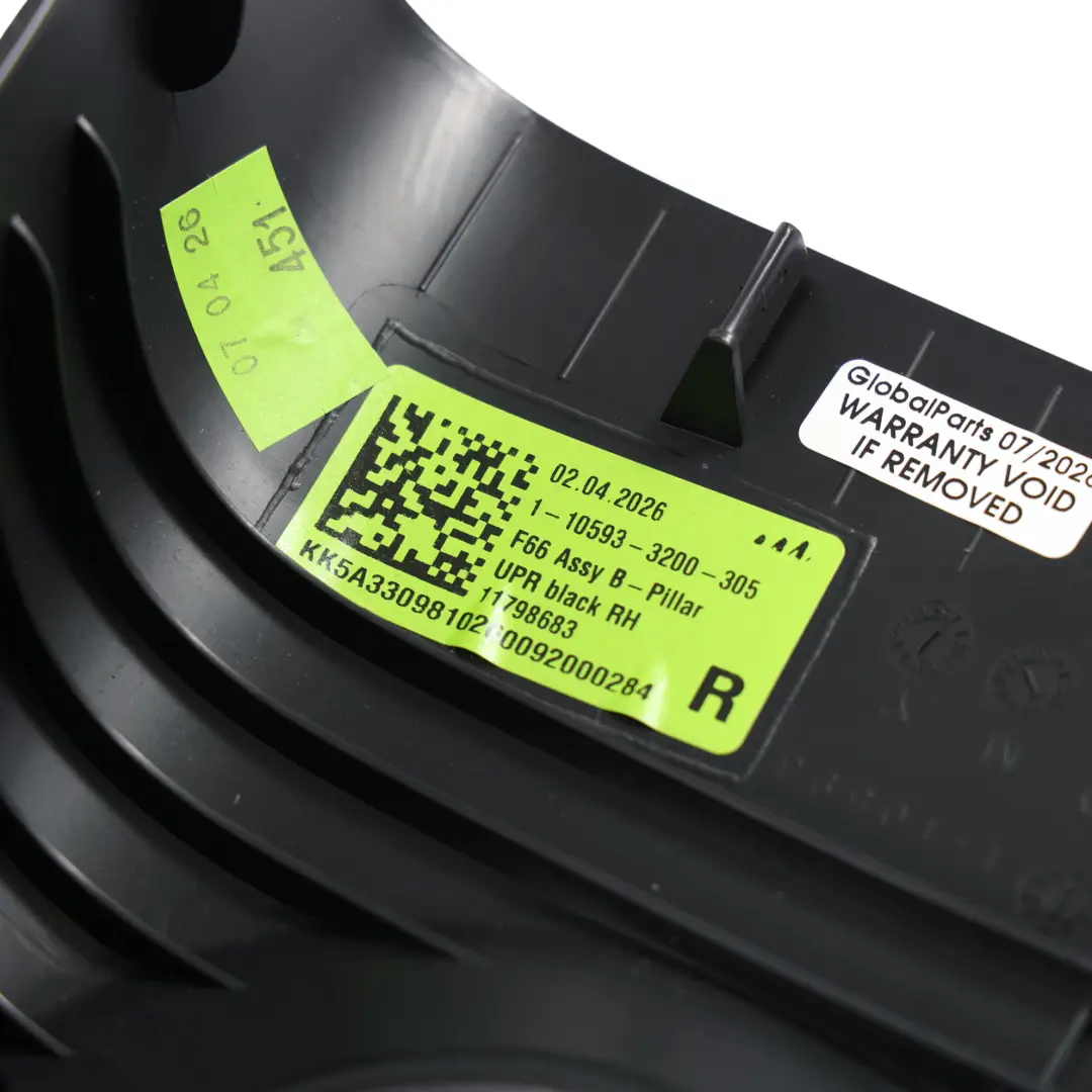 F66 Pannello Copertura Montante B Superiore Destro Nero per Mini Cooper con numero di parte 5A33094 Mini Cooper F66 Pannello Copertura Montante B Superiore Destro Nero - SKU 5A33098 - Numero di parte 5A33094