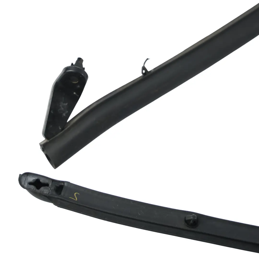 Goma Puerta Delantera Inferior Exterior Izquierda para Skoda Octavia 5E con número de pieza 5E0837697A Skoda Octavia 5E Goma Puerta Delantera Inferior Exterior Izquierda - SKU 5E0837697A - Número de pieza 5E0837697A