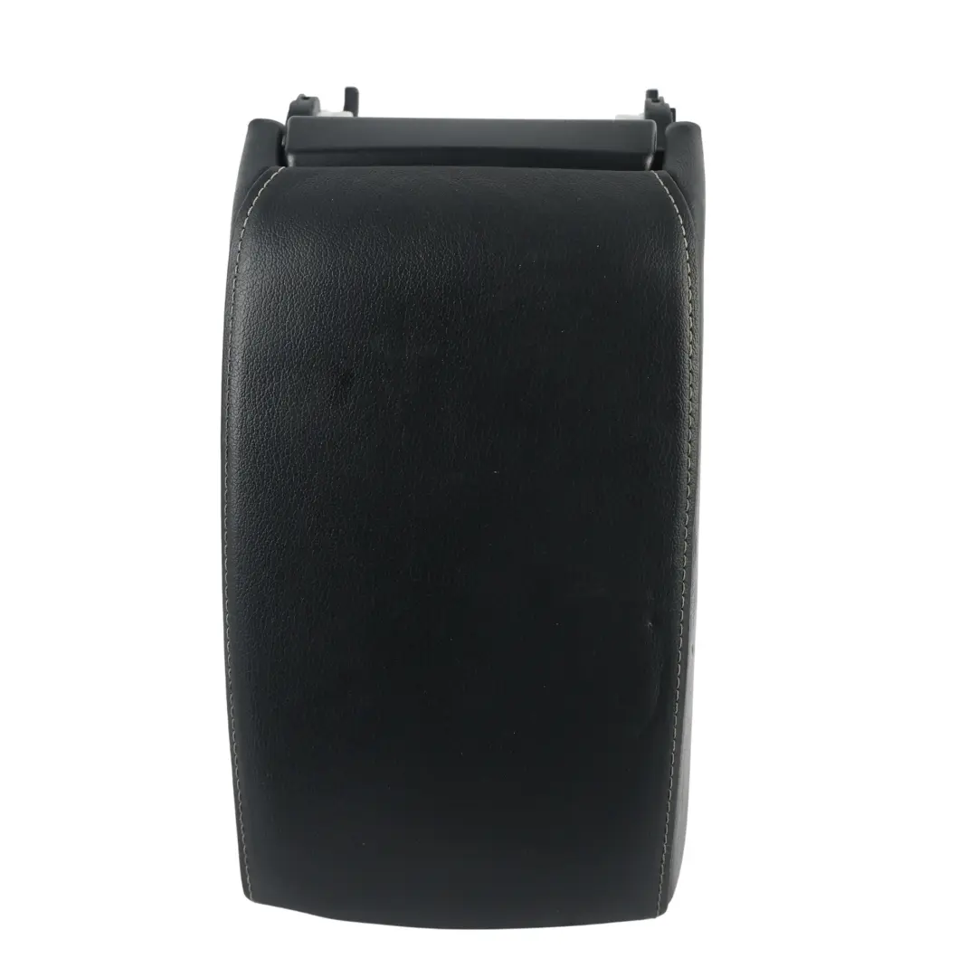 Skoda Octavia MK3 Reposabrazos Consola Central Cuero Negro Costuras Gris - SKU 5E0864207E-4 - Número de pieza 5E0864207E
