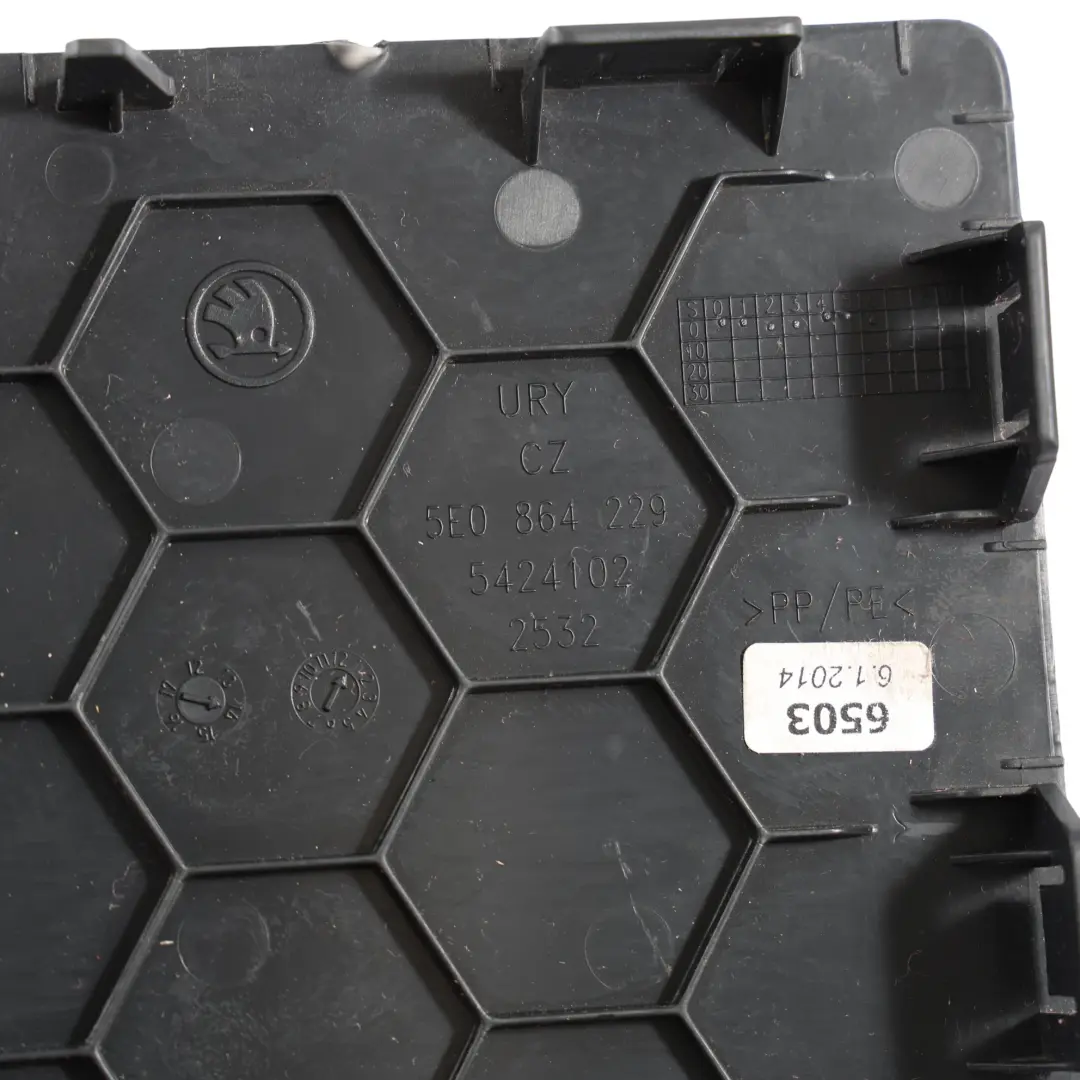 Skoda Octavia 5E MK3 Garniture Console Centrale Panneau Intérieur - SKU 5E0864229 - Numéro de pièce 5E0864229