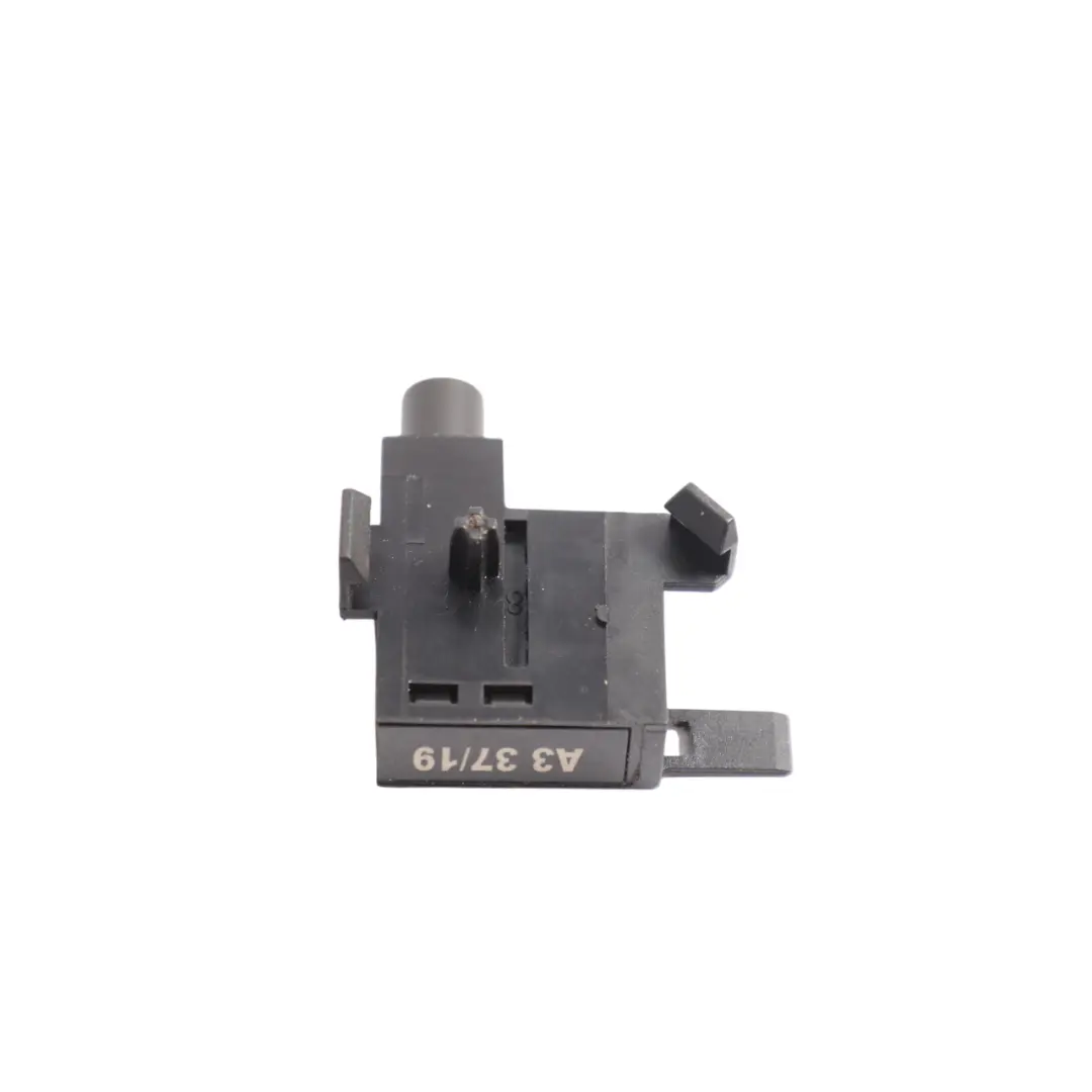 Glove Box Light Switch Button to Volkswagen Crafter TR Transporter T6 with Part number 5E0947561 Volkswagen Crafter TR Transporter T6 Glove Box Light Switch Button - SKU 5E0947561 - Part number 5E0947561