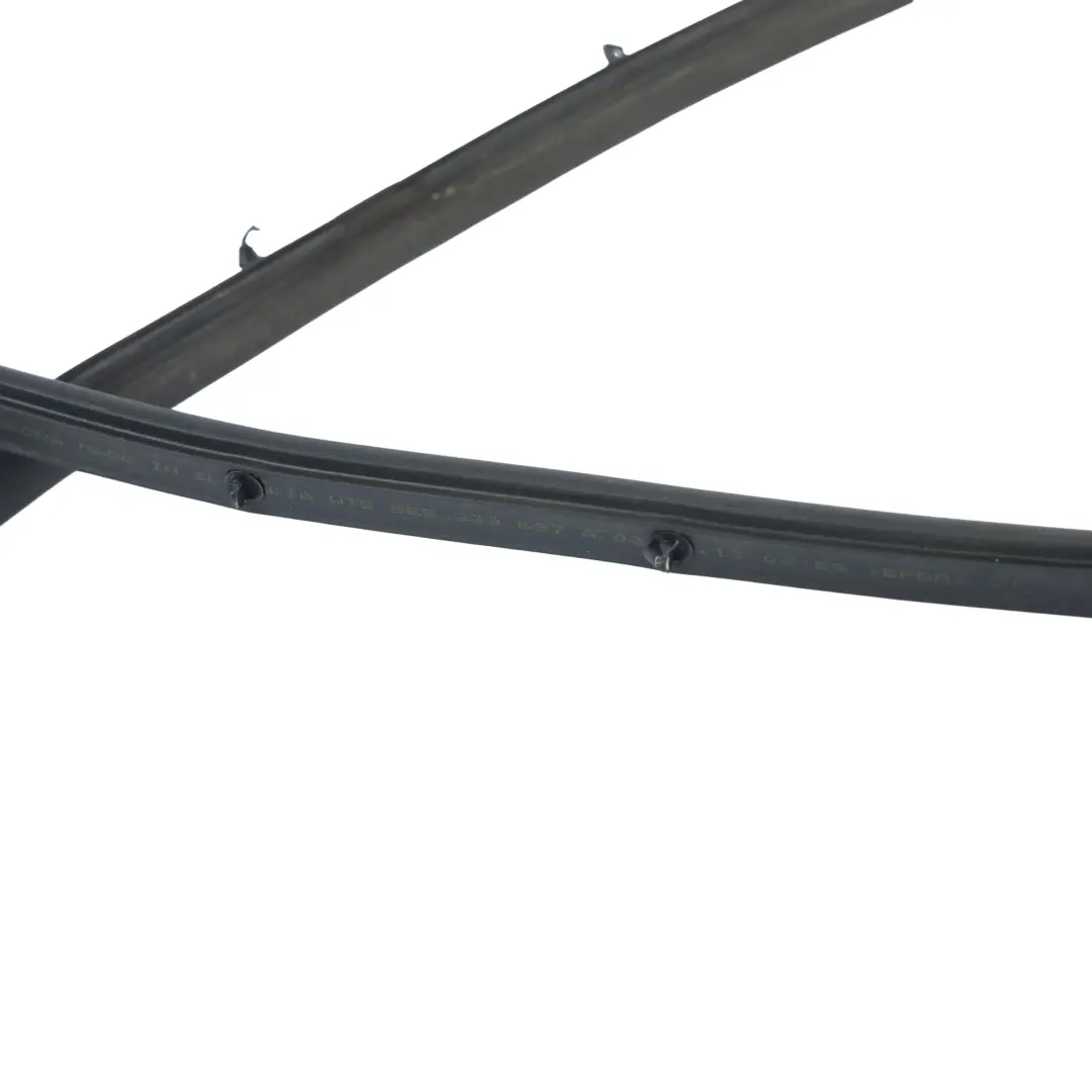 Mk3 5E Rear Door Seal Rubber Gasket Outer Left N/S to Skoda Octavia with Part number 5E5839697A Skoda Octavia Mk3 5E Rear Door Seal Rubber Gasket Outer Left N/S - SKU 5E5839697A - Part number 5E5839697A
