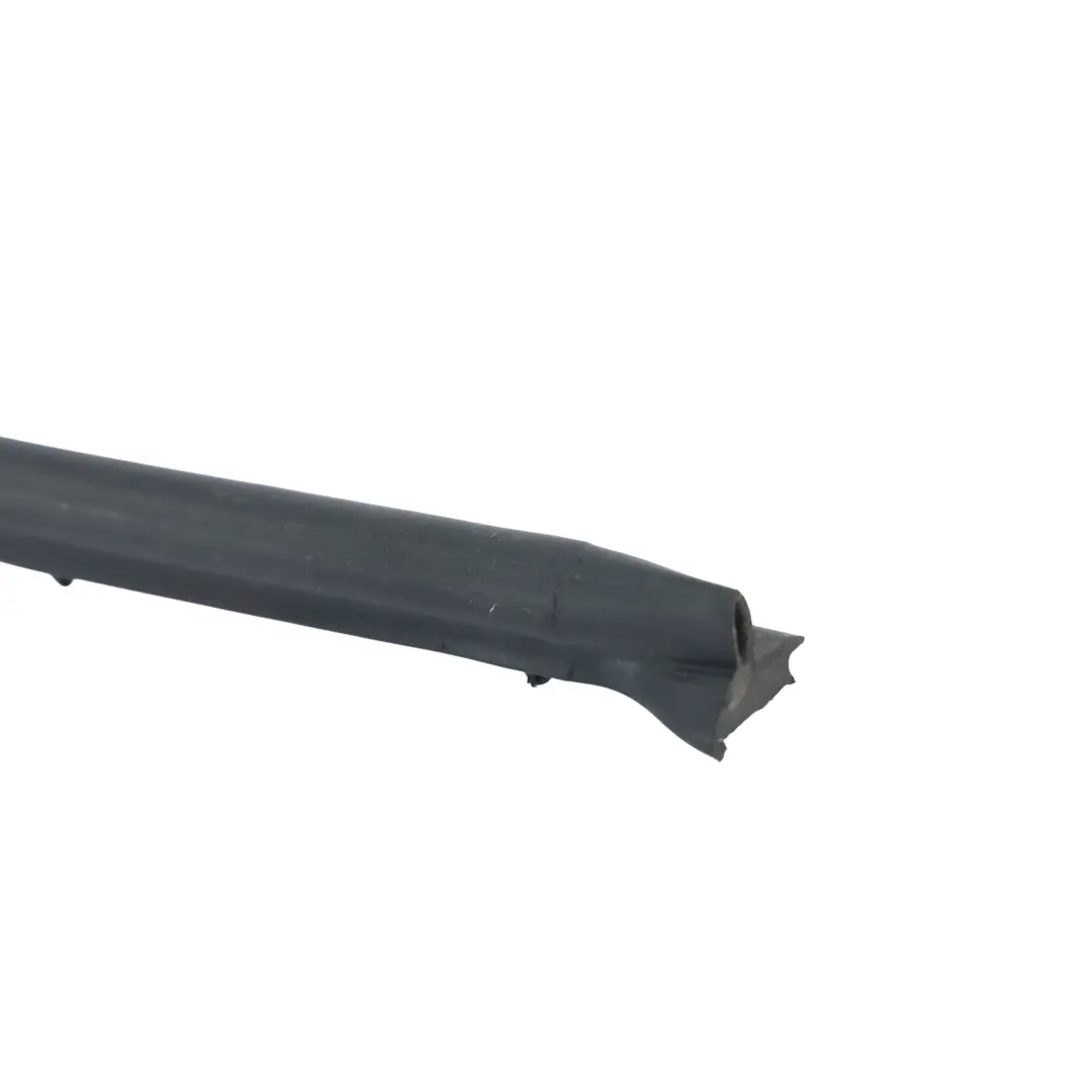Mk3 5E Rear Door Seal Rubber Gasket Outer Left N/S to Skoda Octavia with Part number 5E5839697A Skoda Octavia Mk3 5E Rear Door Seal Rubber Gasket Outer Left N/S - SKU 5E5839697A - Part number 5E5839697A
