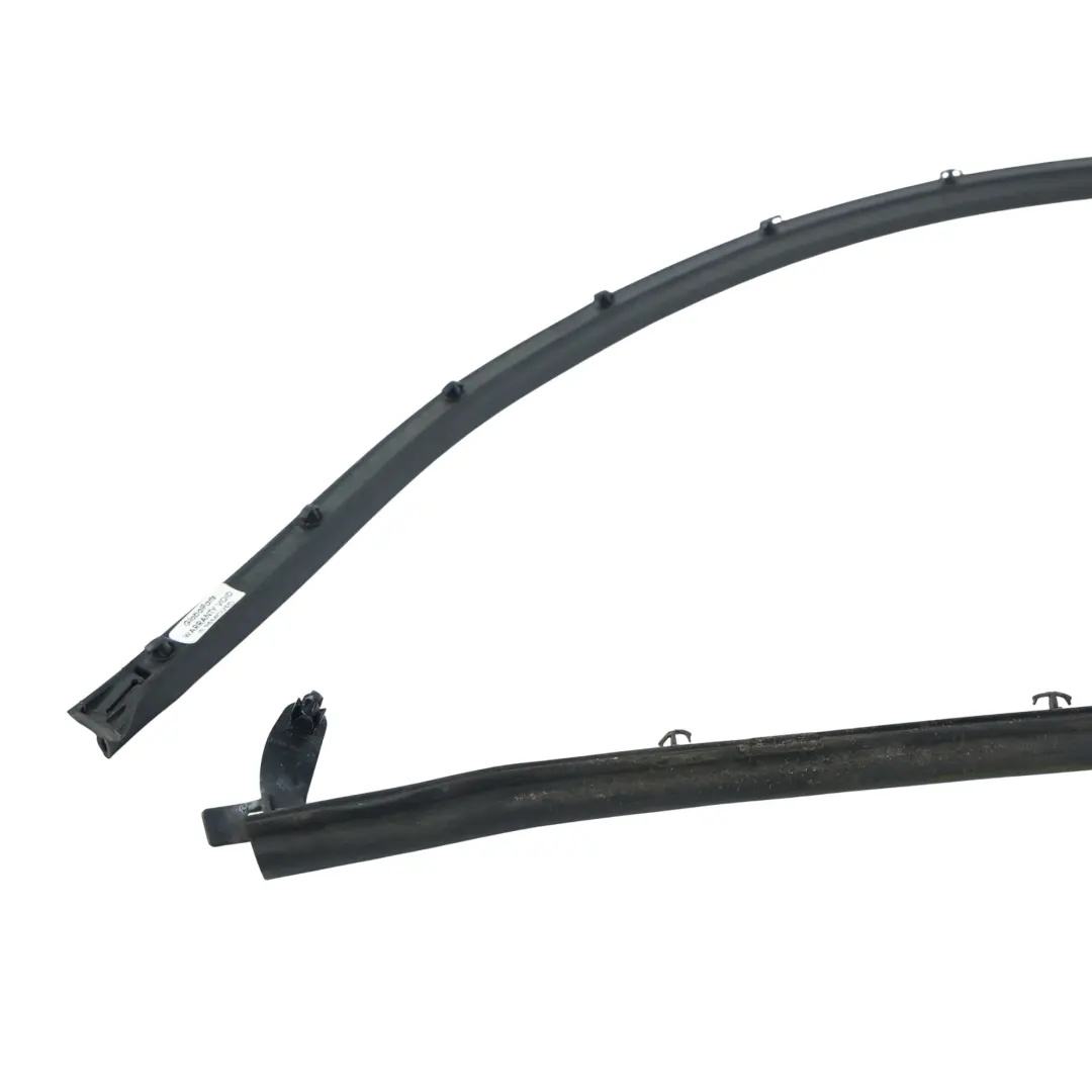 Skoda Octavia RS 5E Joint Caoutchouc Porte Arrière Extérieur Gauche - SKU 5E5839697C - Numéro de pièce 5E5839697C