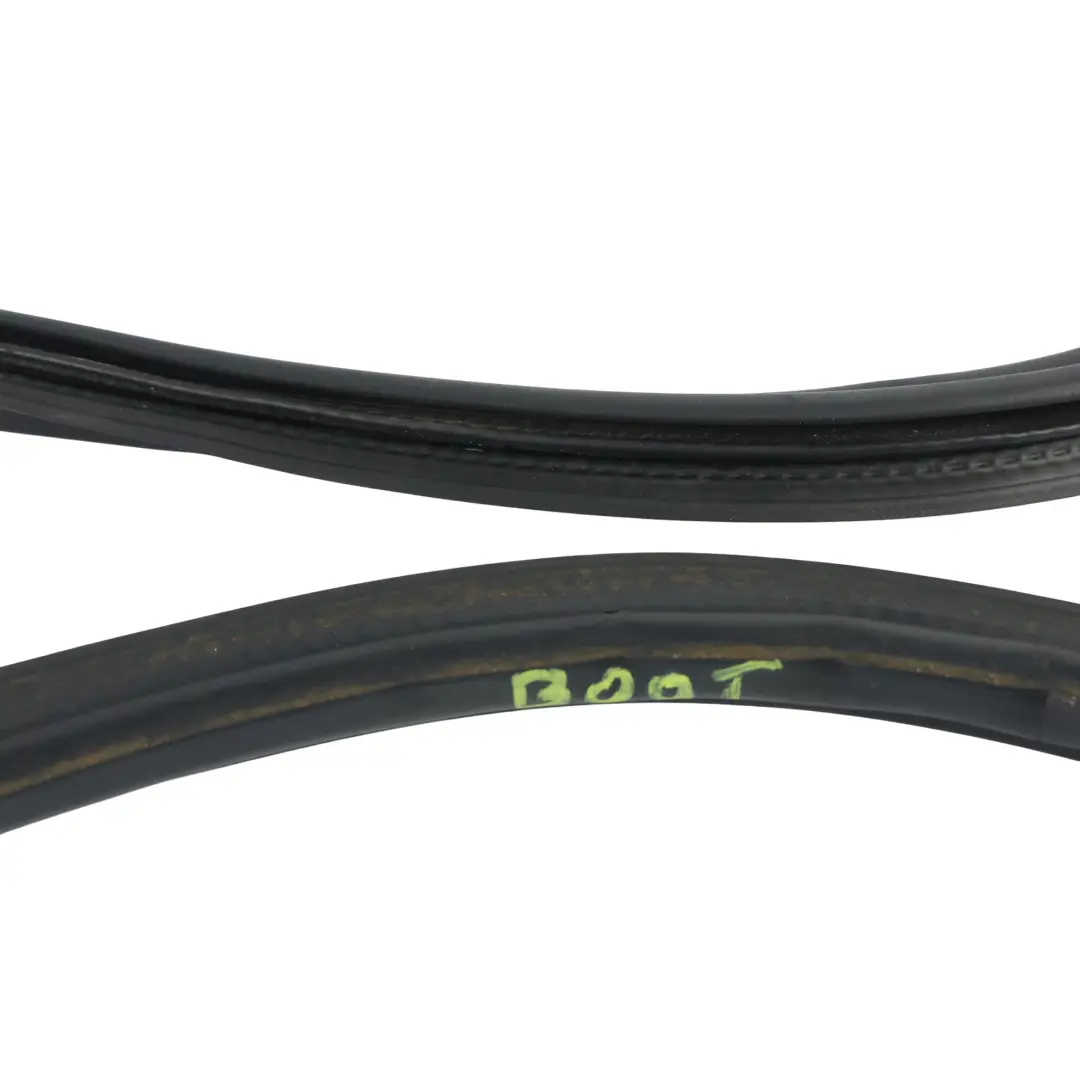 MK3 5E Junta Goma Estanqueidad Portón Trasero para Skoda Octavia con número de pieza 5E9827705F Skoda Octavia MK3 5E Junta Goma Estanqueidad Portón Trasero - SKU 5E9827705F - Número de pieza 5E9827705F