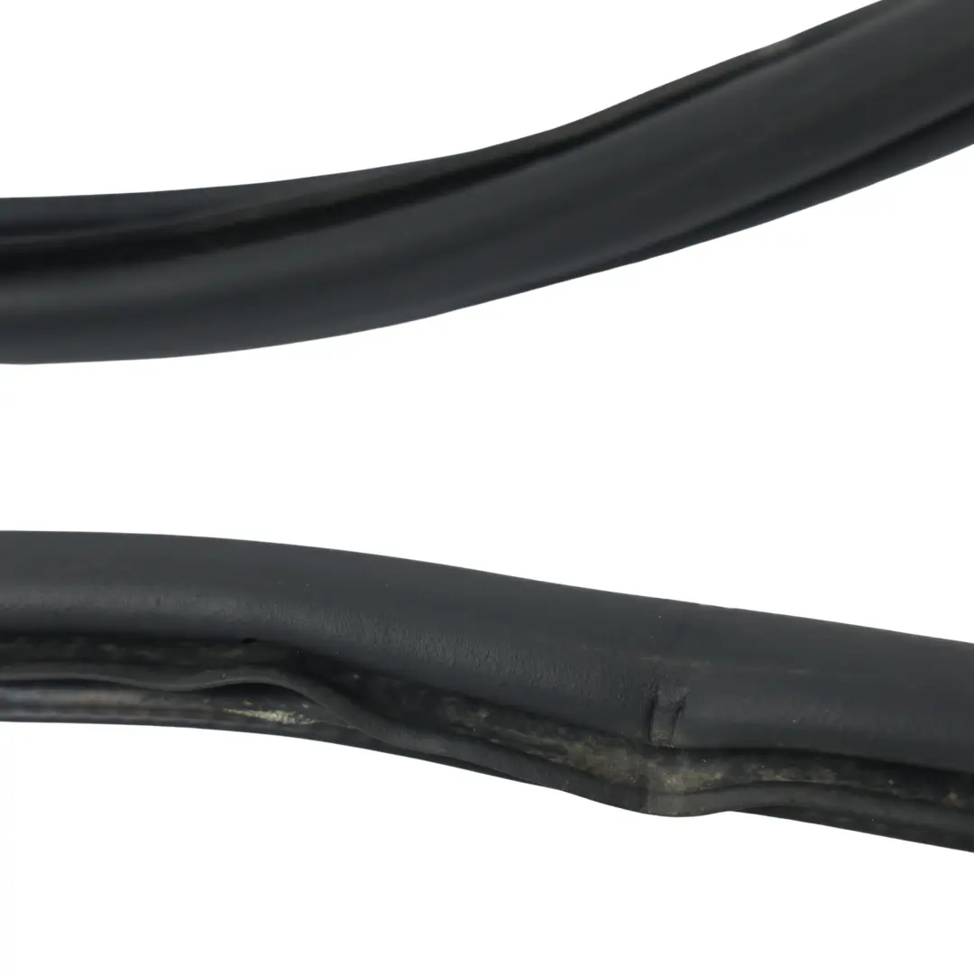 Mk3 Estate Door Inner Seat Gasket Rubber Rear Right O/S to Skoda Octavia with Part number 5E9867368B Skoda Octavia Mk3 Estate Door Inner Seat Gasket Rubber Rear Right O/S - SKU 5E9867368B - Part number 5E9867368B