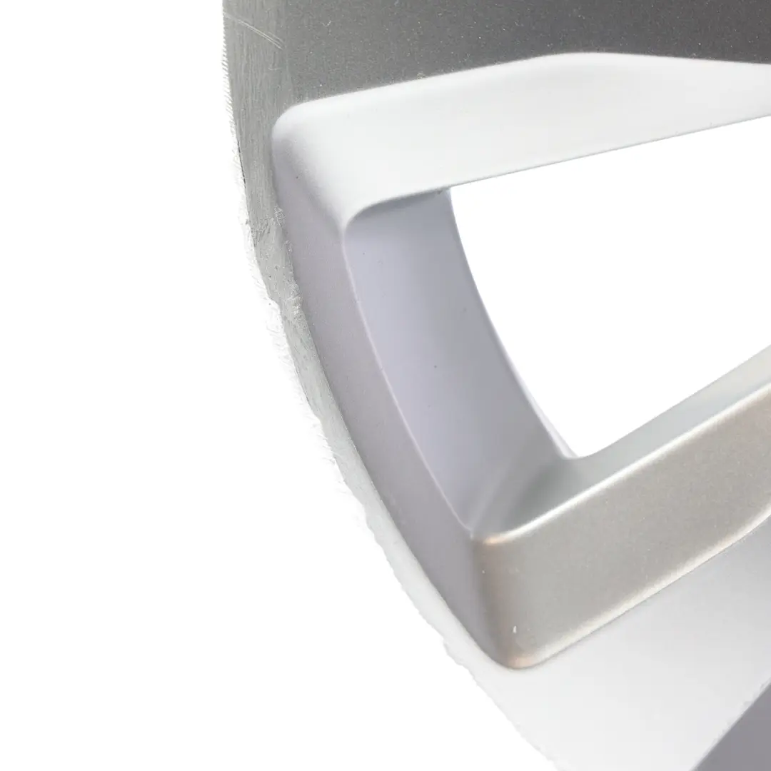 Silber Alu Felge 16" 6,5J ET46 für Volkswagen Golf Mk7 mit Teilenummer 5G0601025 Volkswagen Golf Mk7 Silber Alu Felge 16" 6,5J ET46 - SKU 5G0601025-1 - Teilenummer 5G0601025